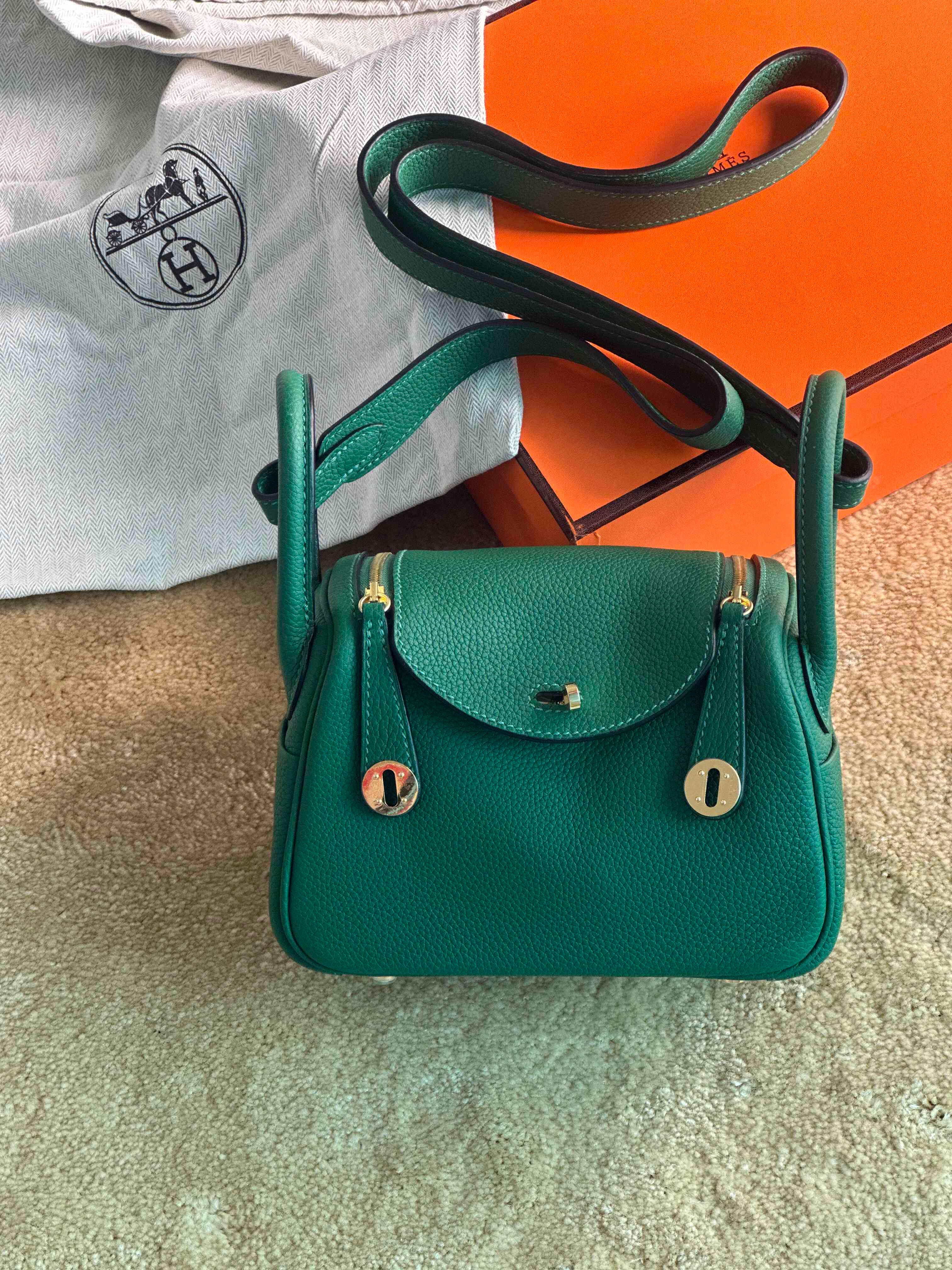 Hermès Mini Lindy Togo Bag – Compact Luxury Icon