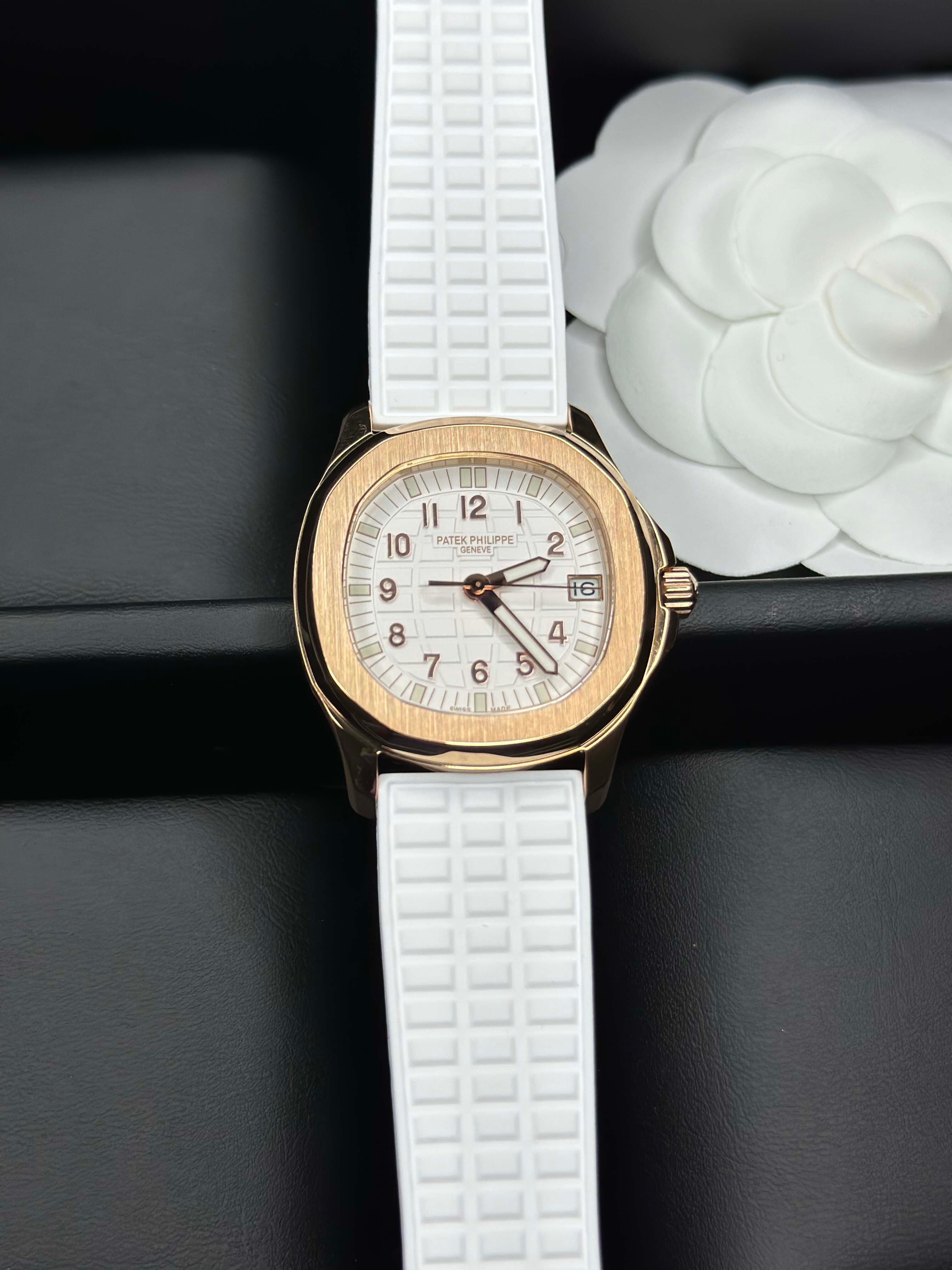 Patek Philippe Aquanaut Ladies Collection – 35.6mm Rubber Strap (With & Without Diamonds)