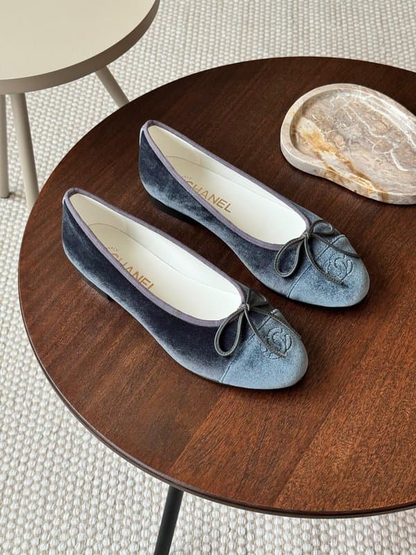 Chanel Velvet Ballerina Flats – Soft Touch, Pure Elegance