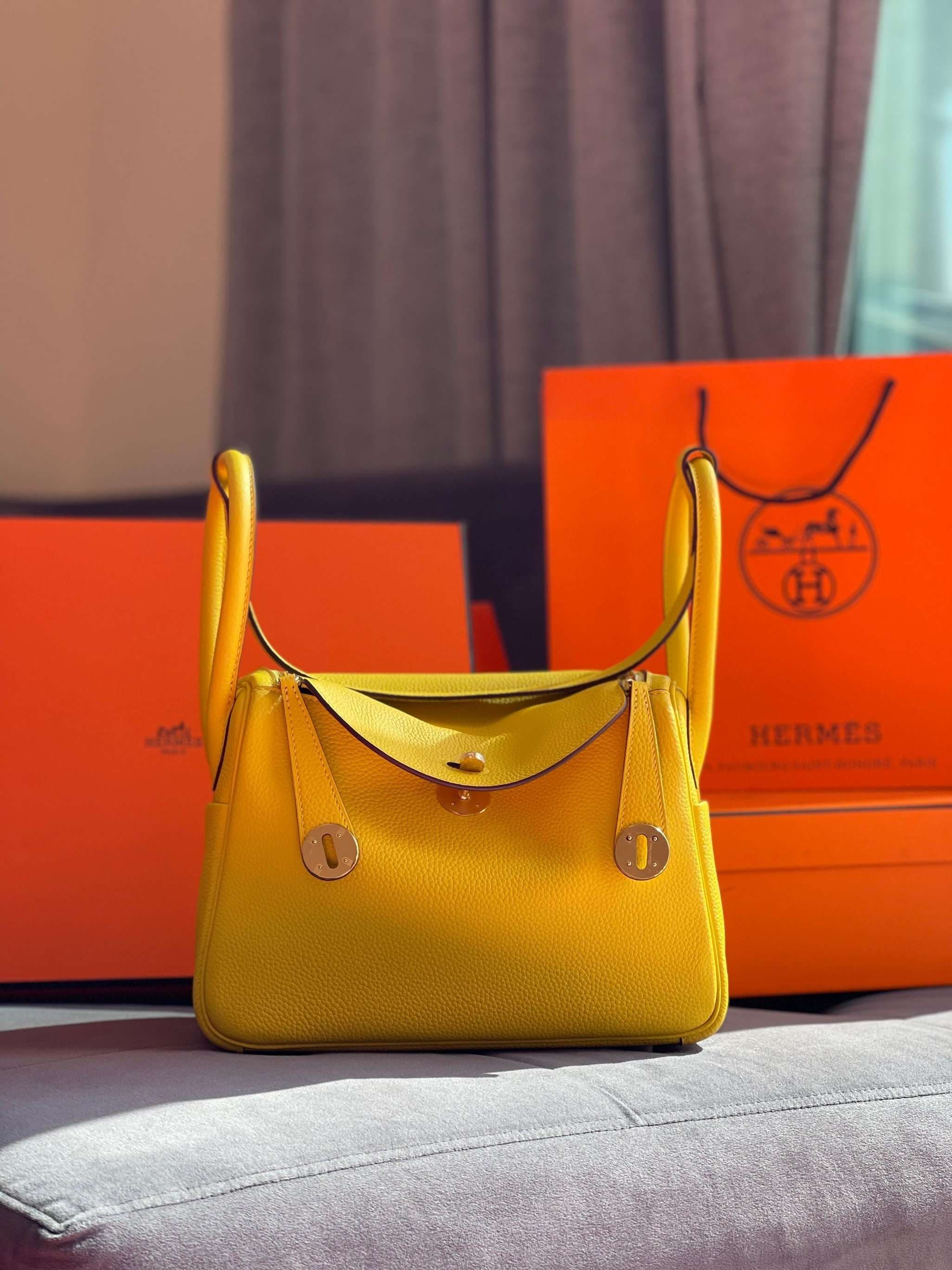 Hermès Lindy Togo Bag – Luxury Everyday Handcrafted Tote