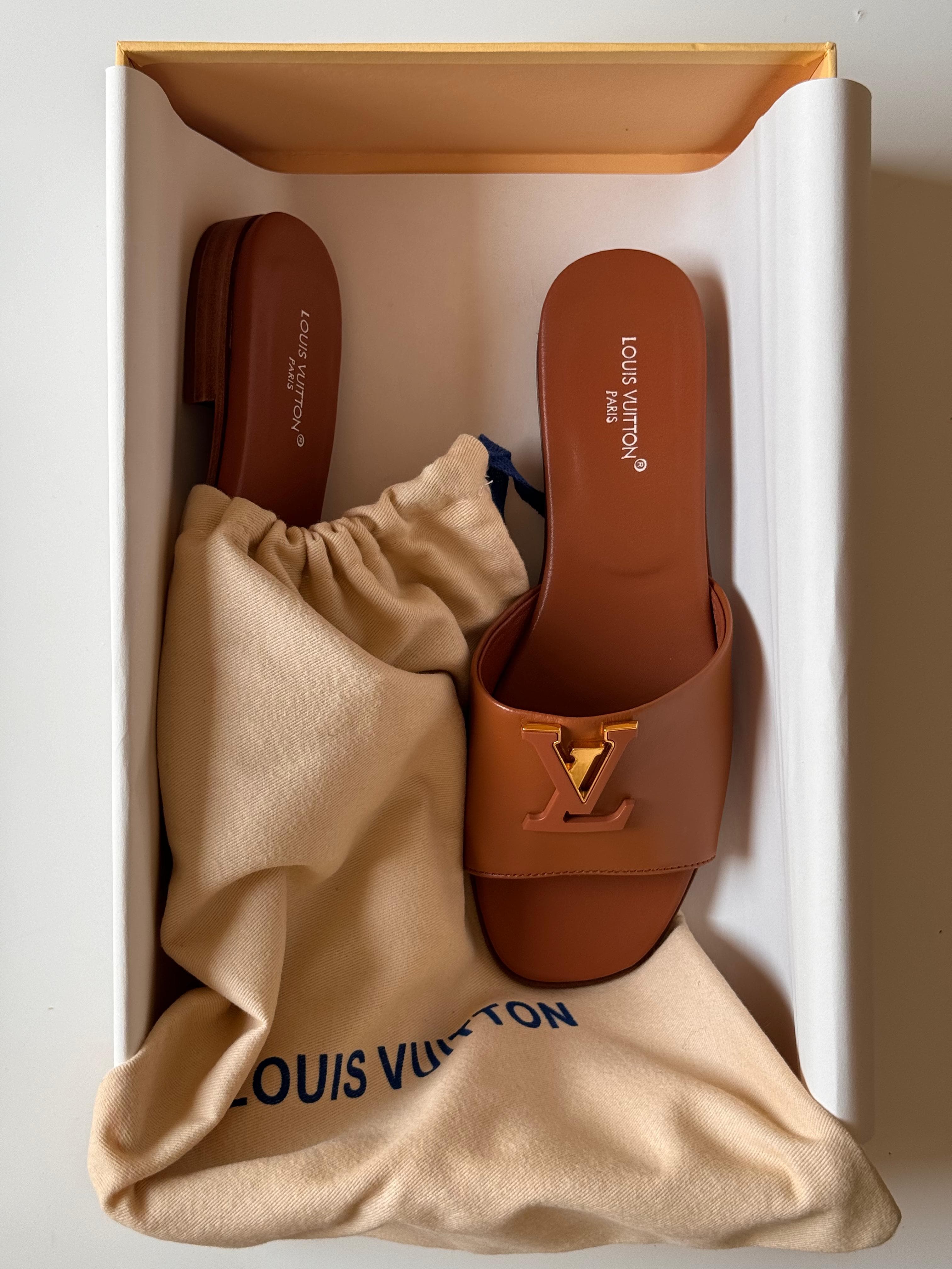 Louis Vuitton Women Sandals Flat