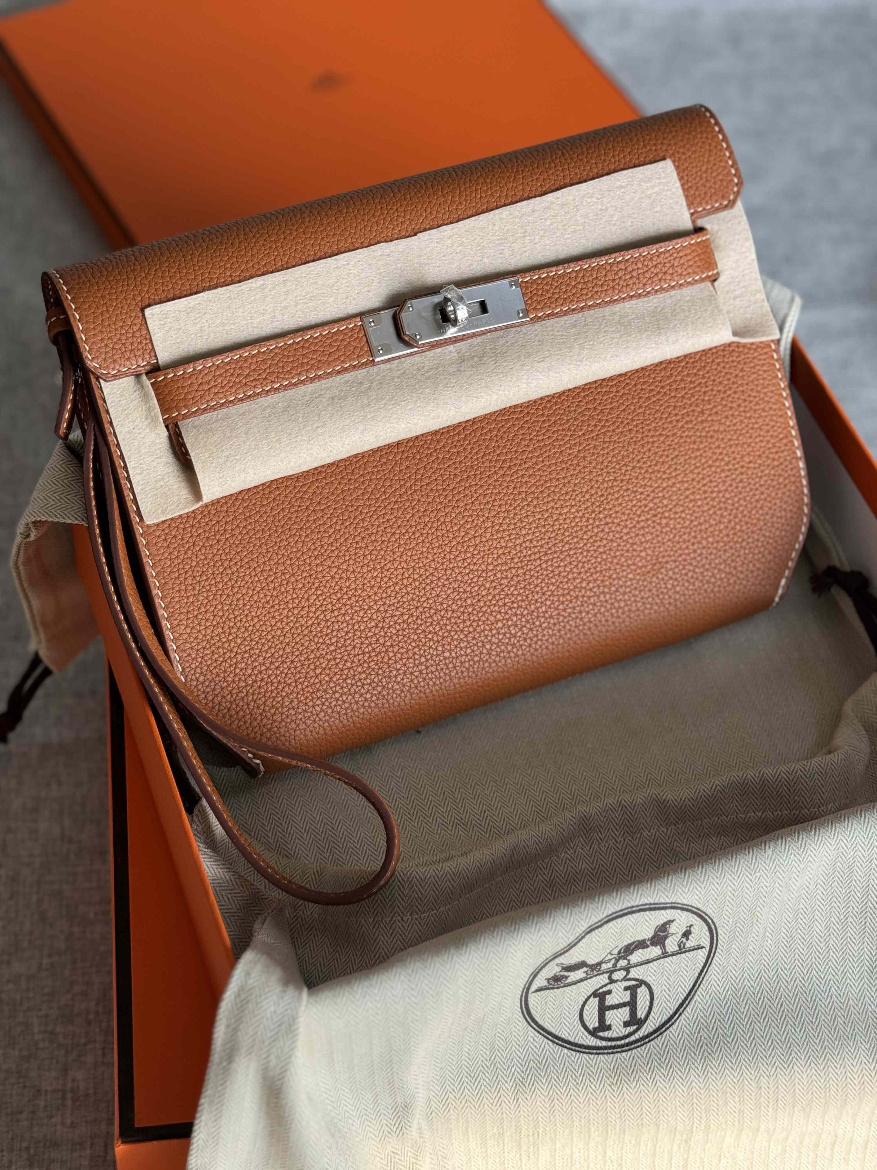 Hermès Kelly Depeche Togo – Classic Texture, Modern Power