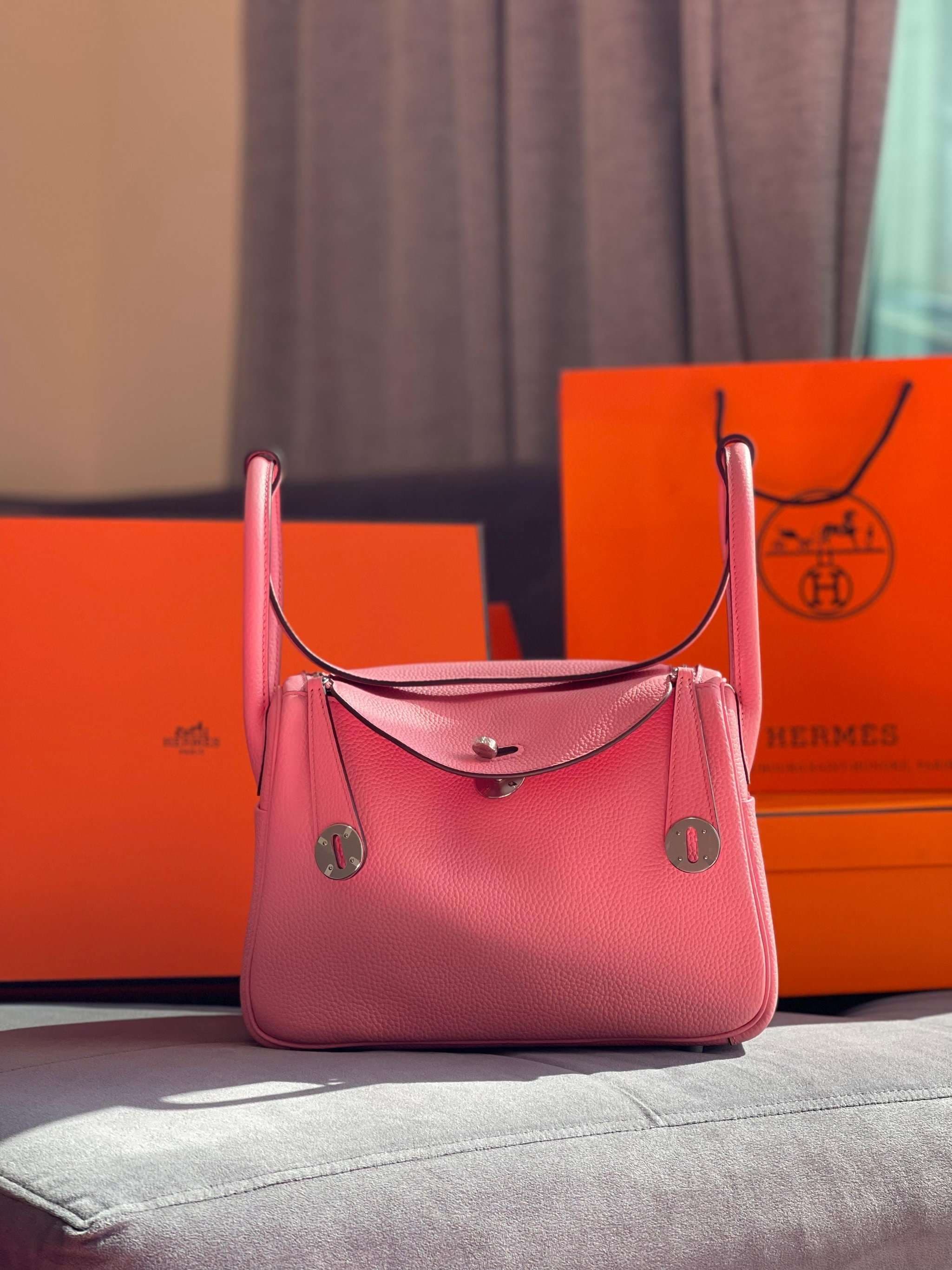 Hermès Lindy Togo Bag – Luxury Everyday Handcrafted Tote