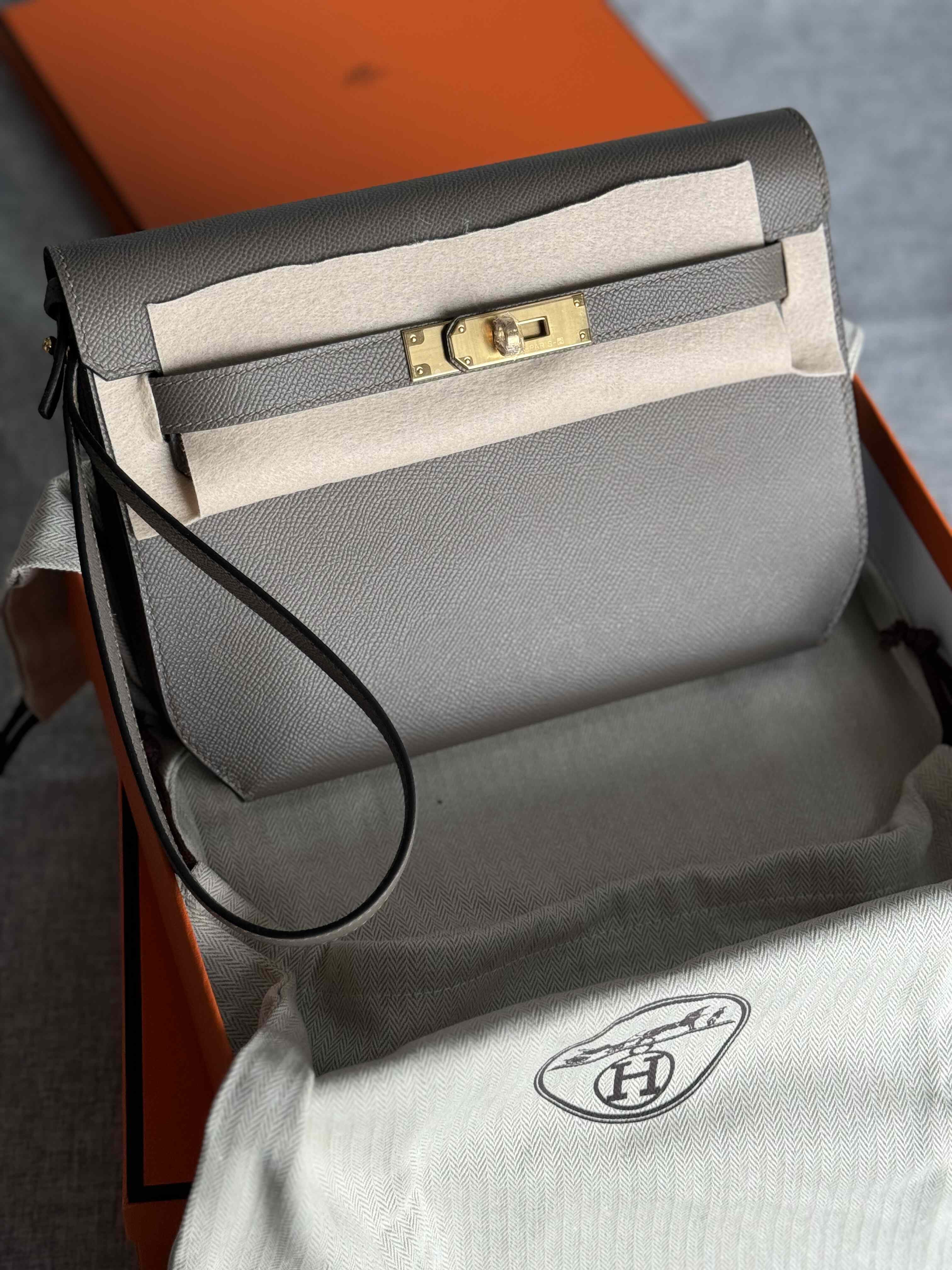 Hermès Kelly Depeche Epsom – Structured Sophistication in Every Detail