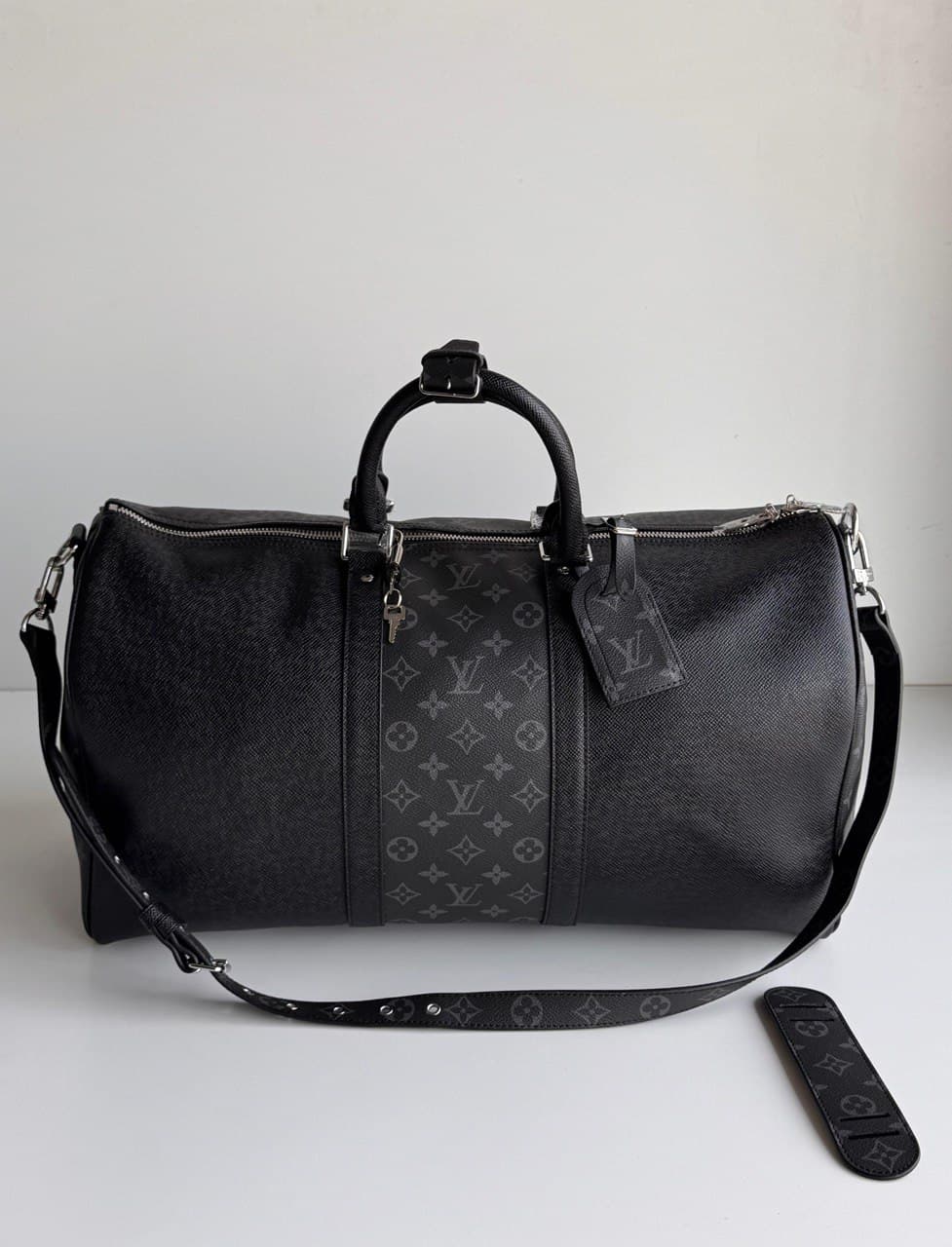 Louis Vuitton Keepall Bandoulière Luxury Travel Bag