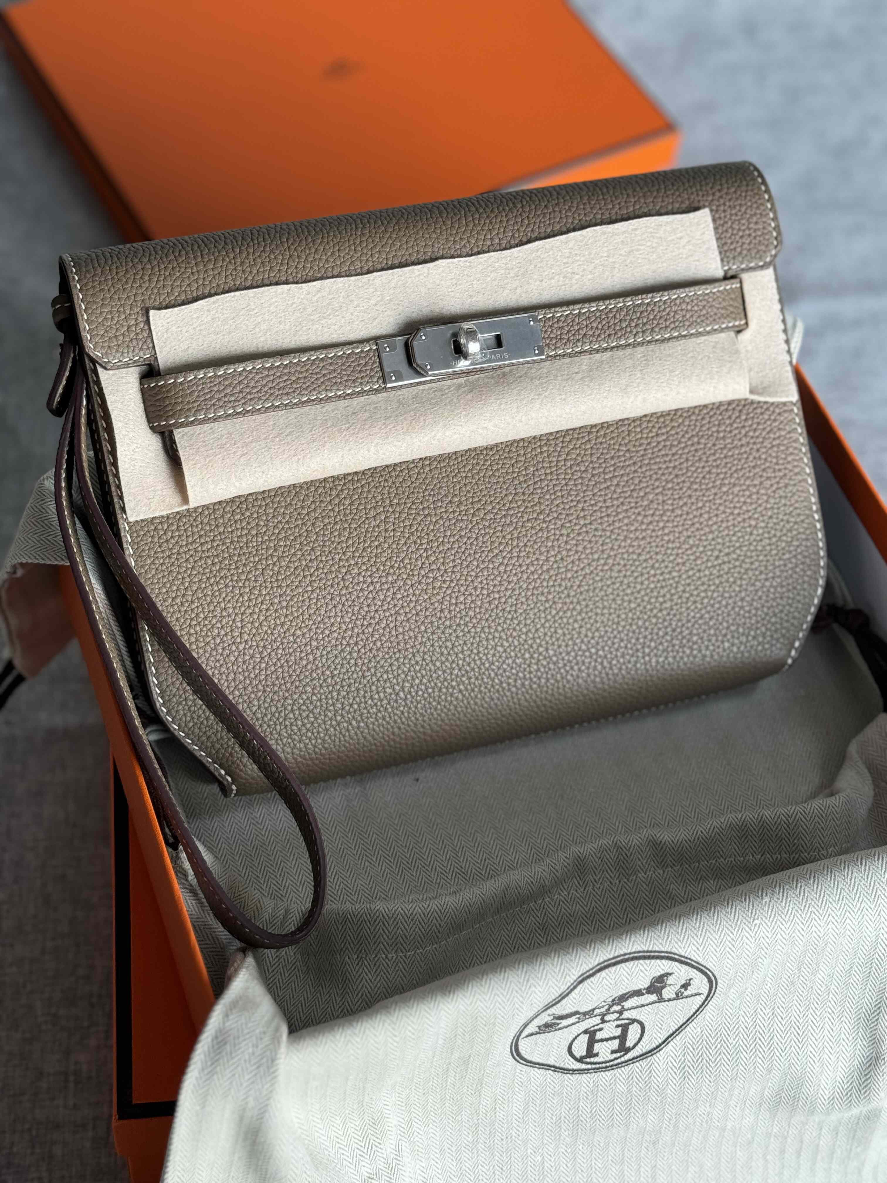 Hermès Kelly Depeche Togo – Classic Texture, Modern Power