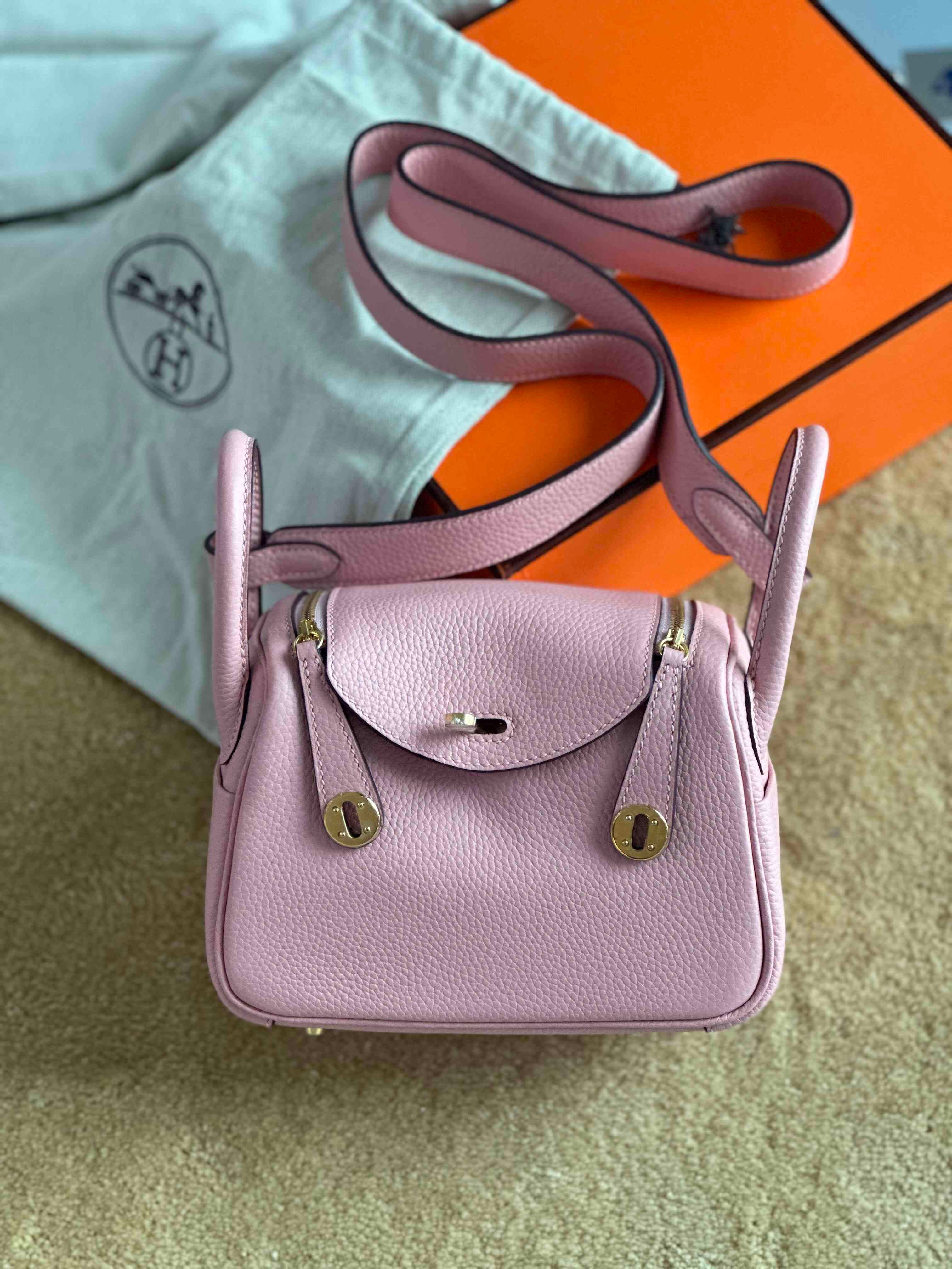 Hermès Mini Lindy Togo Bag – Compact Luxury Icon