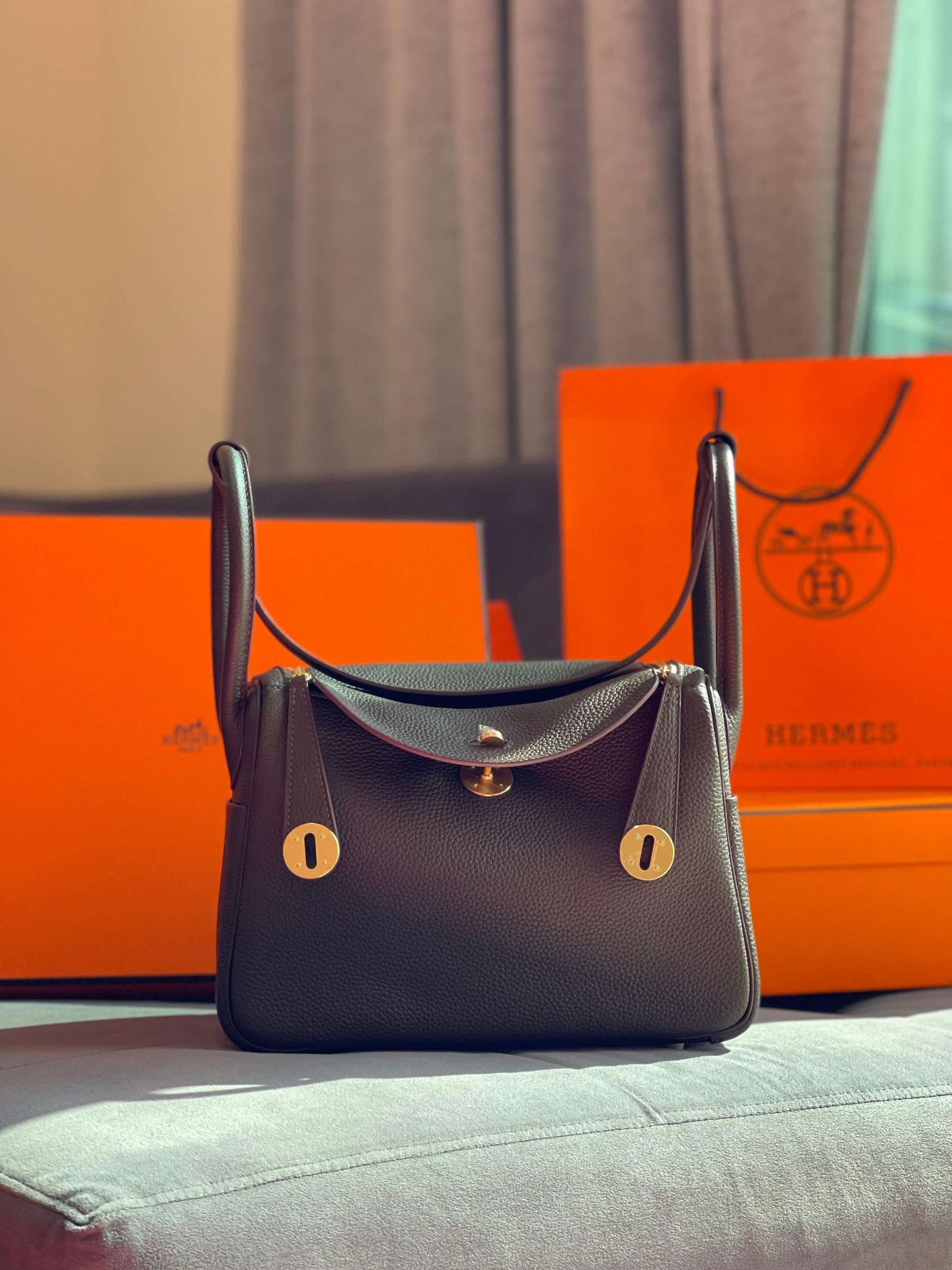 Hermès Lindy Togo Bag – Luxury Everyday Handcrafted Tote