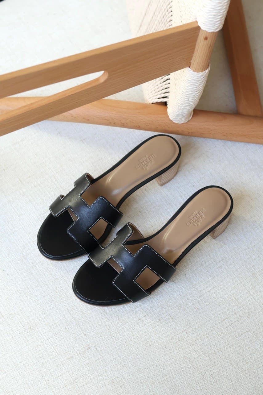 Hermès Oasis Low Heel H Cut Sandal
