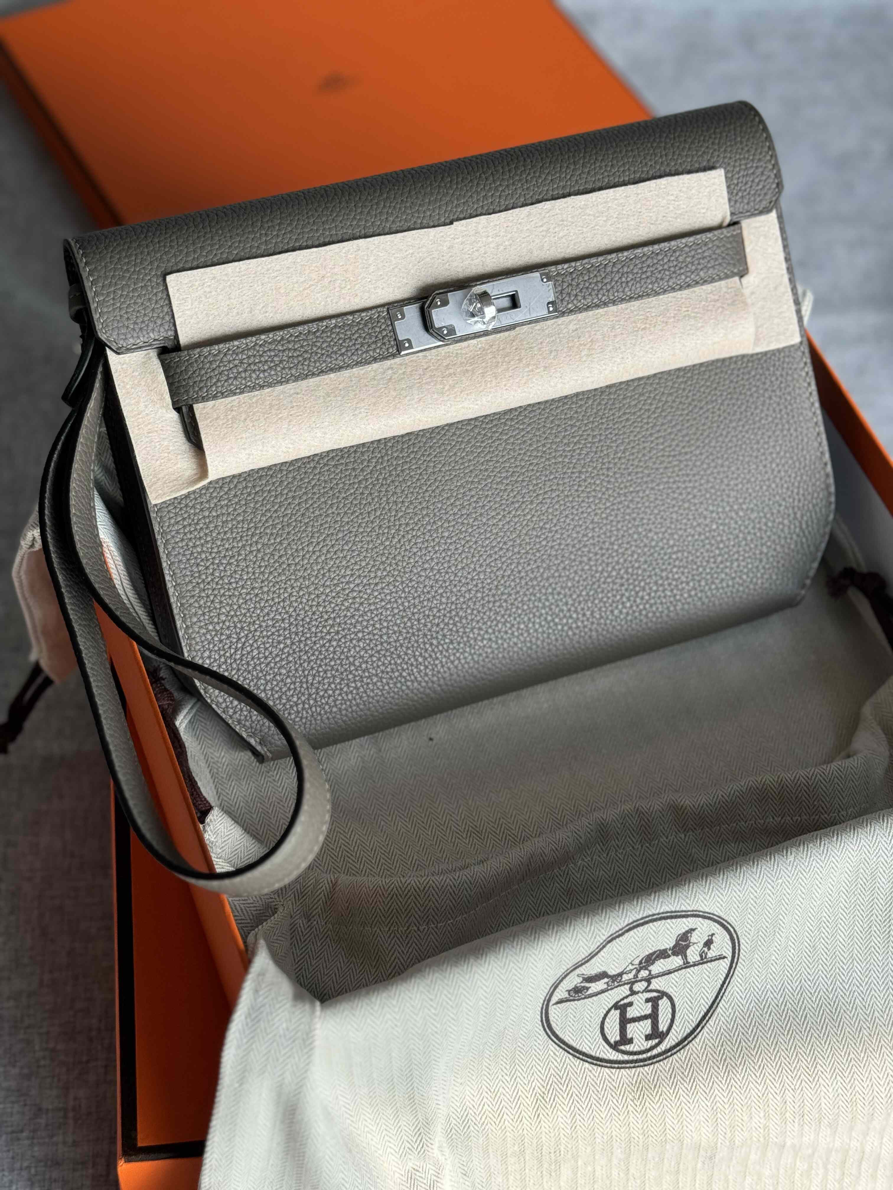 Hermès Kelly Depeche Togo – Classic Texture, Modern Power