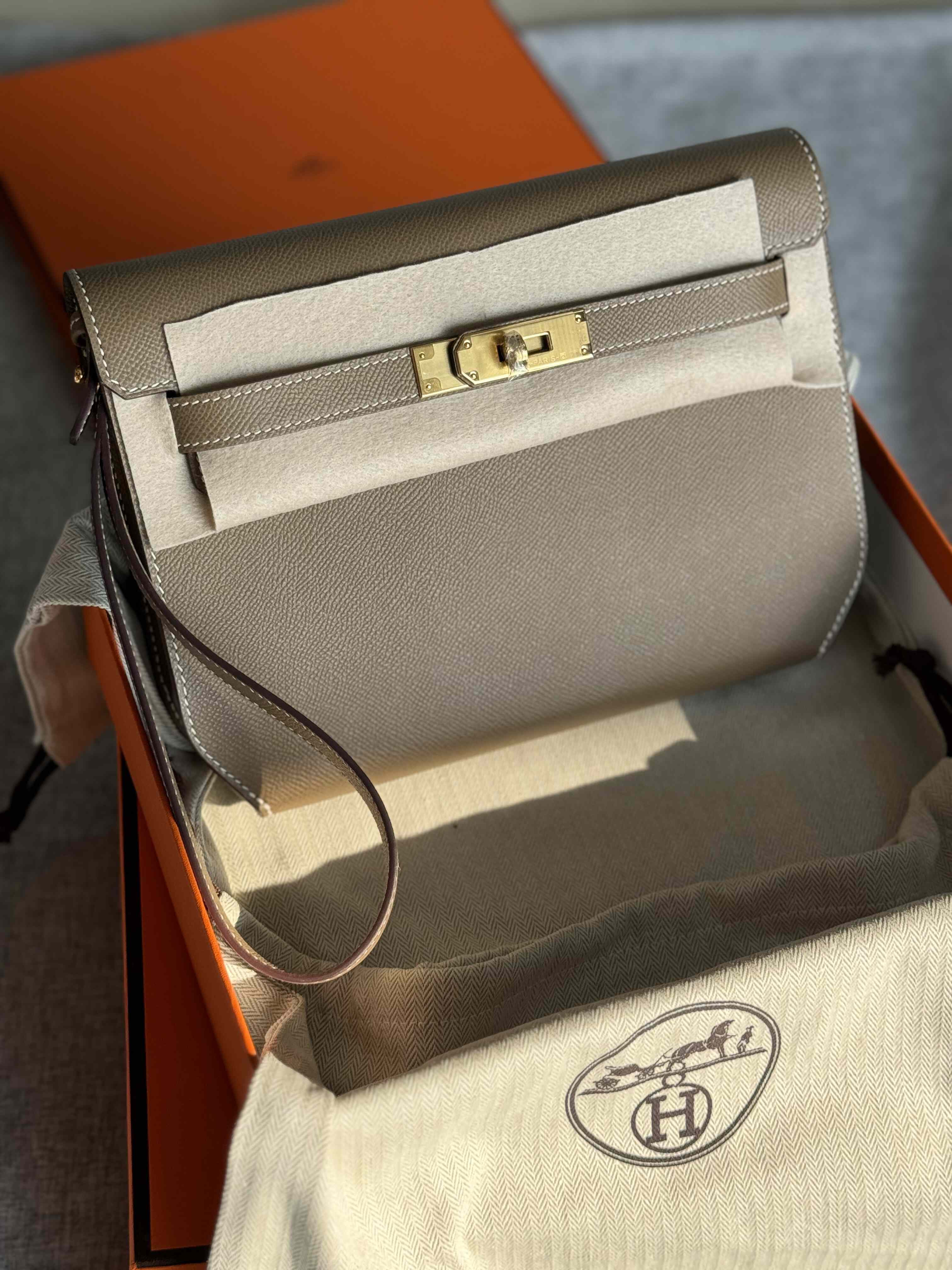 Hermès Kelly Depeche Epsom – Structured Sophistication in Every Detail