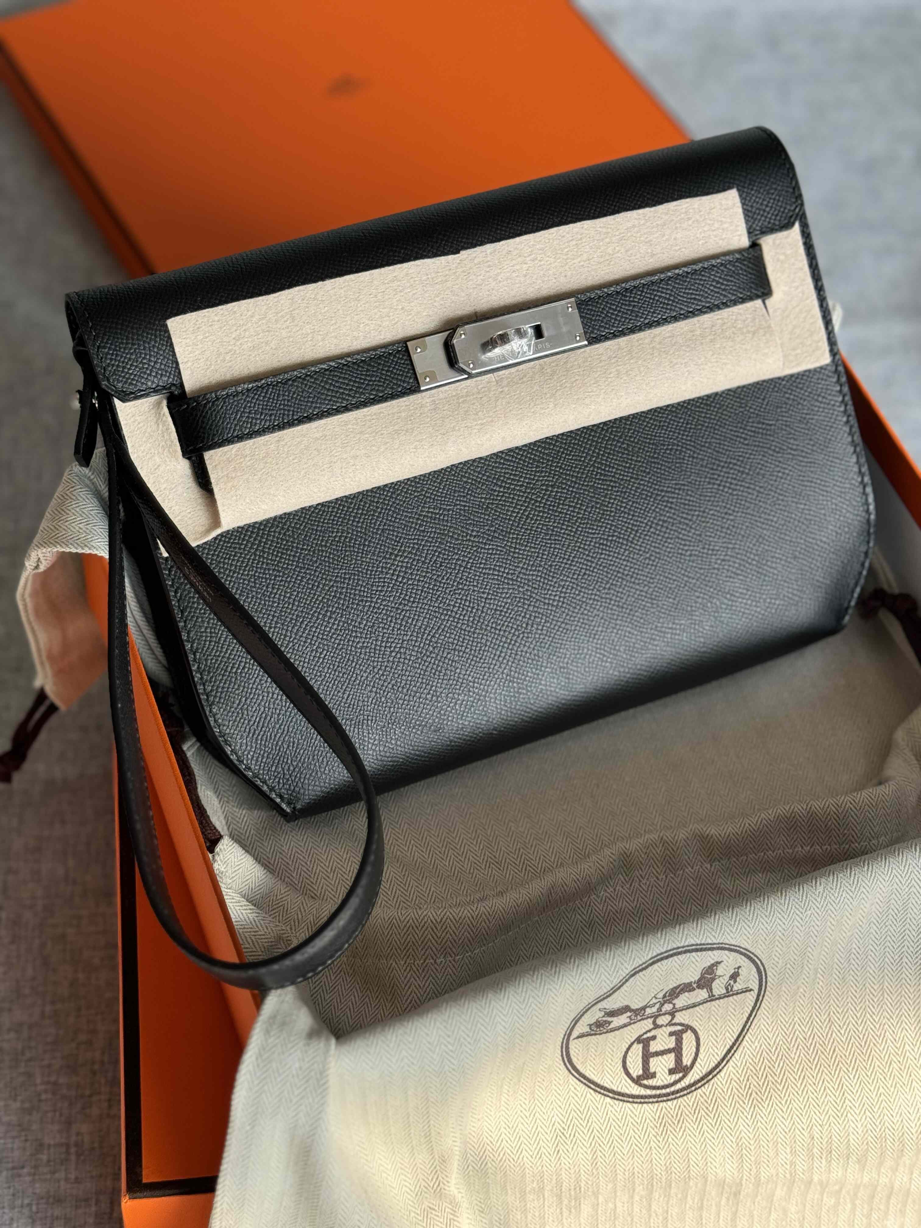 Hermès Kelly Depeche Epsom – Structured Sophistication in Every Detail