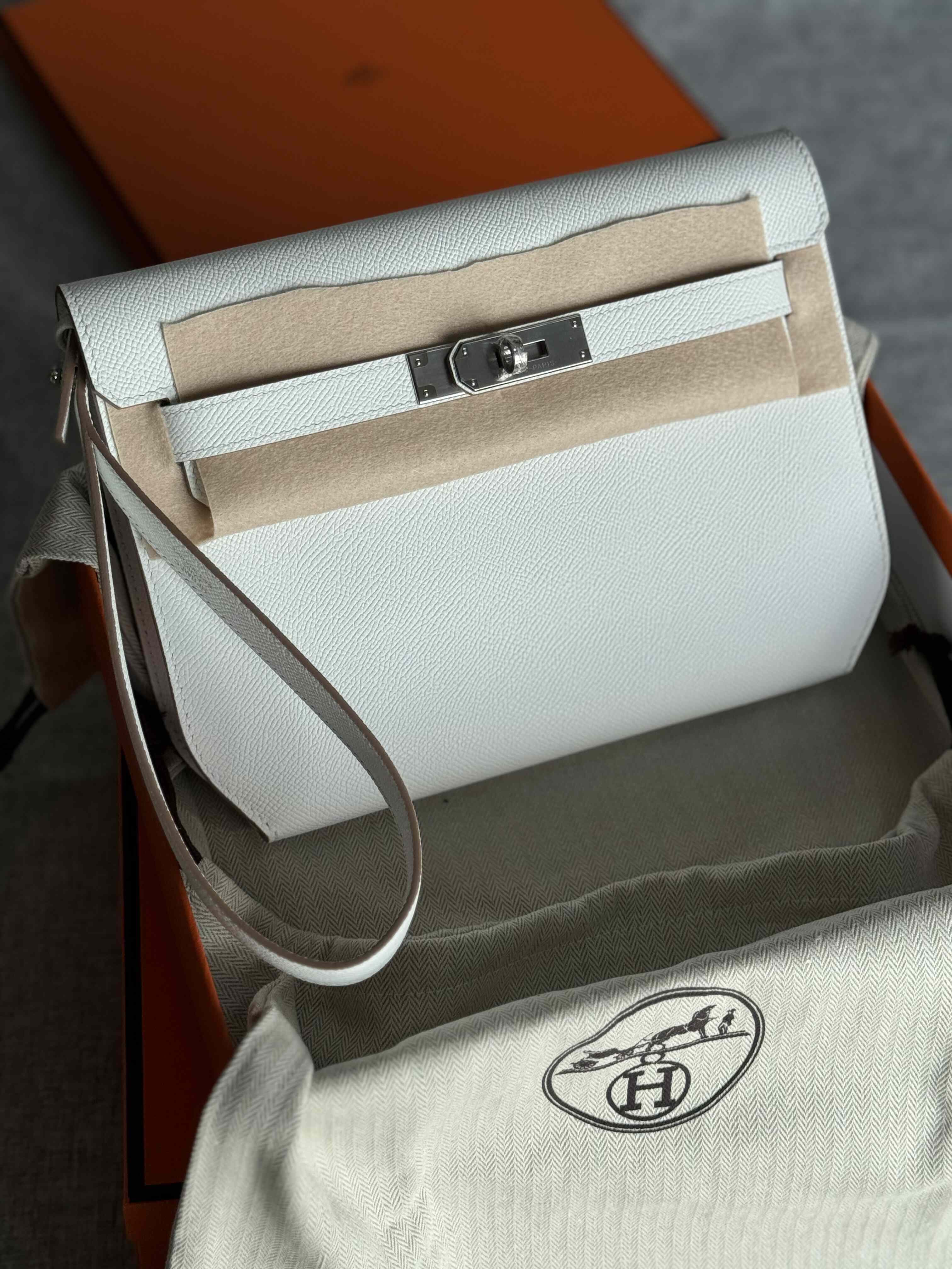 Hermès Kelly Depeche Epsom – Structured Sophistication in Every Detail