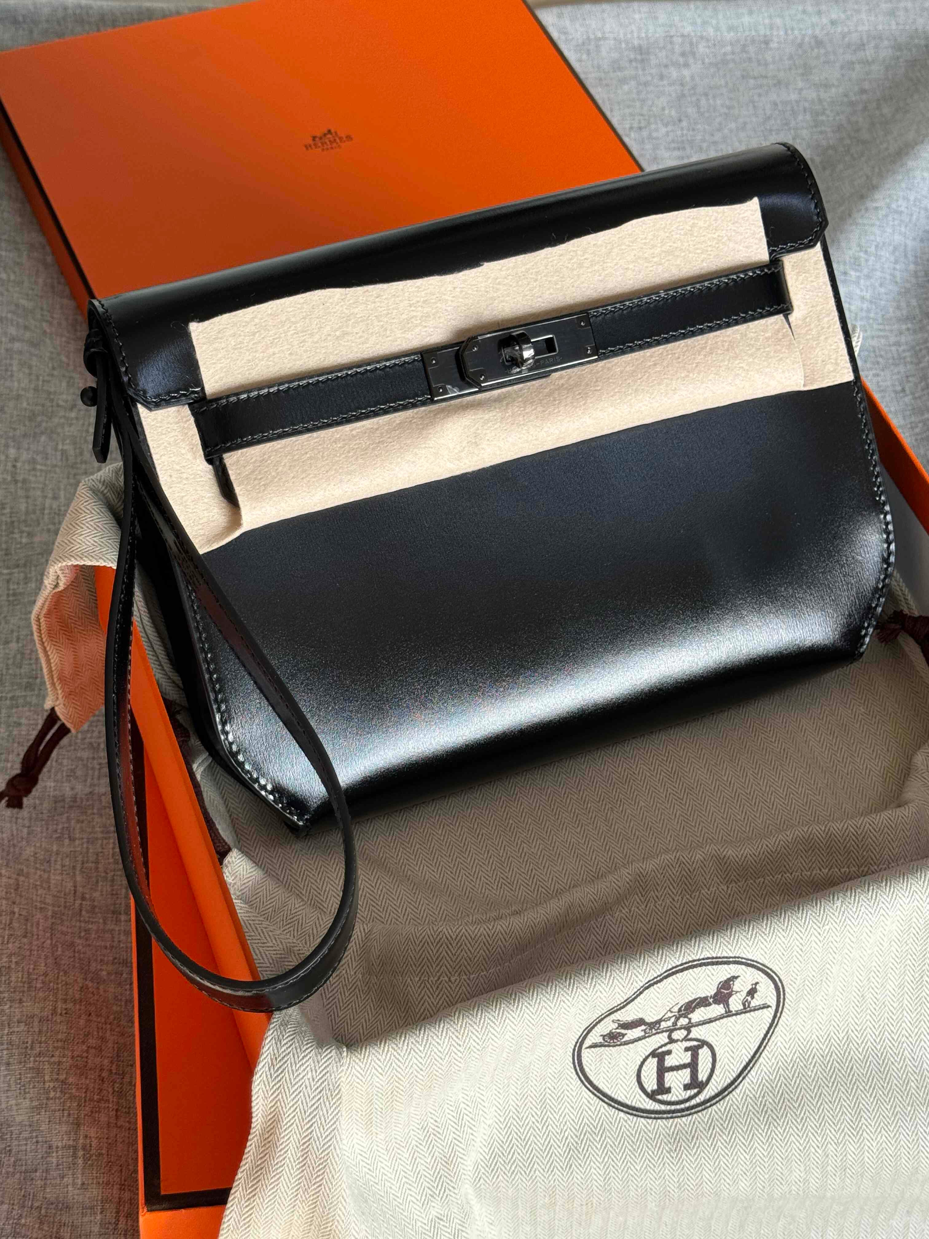 Hermès Kelly Depeche Box Calf – Heritage Brilliance in Motion