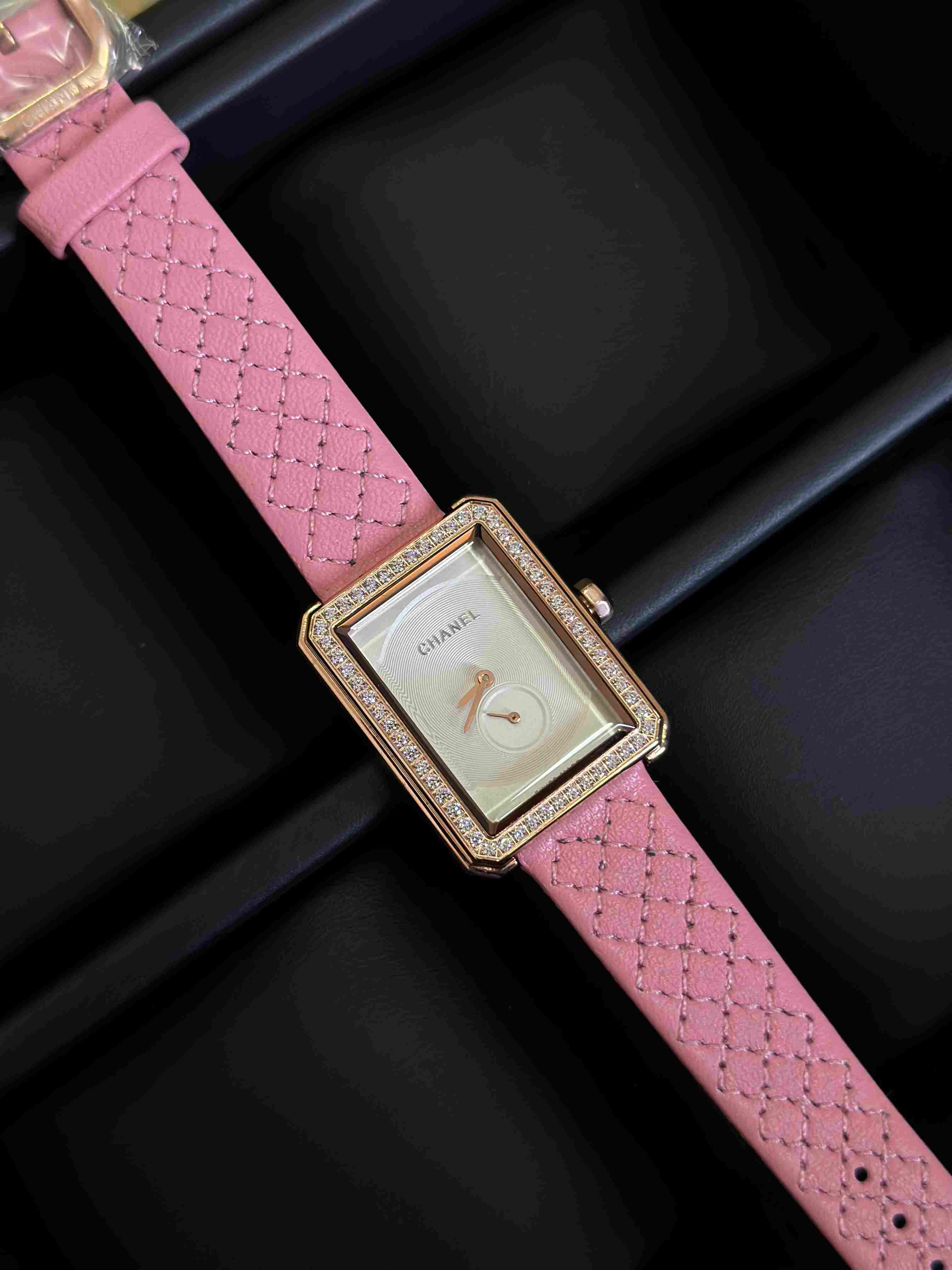 Chanel Boy·Friend Ladies Watch – Diamond Bezel & Leather Strap (Grey / Pink)
