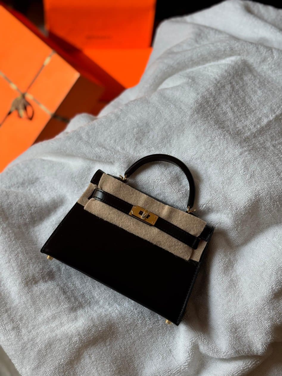 Hermès Mini Kelly Box Calf – Timeless Parisian Elegance