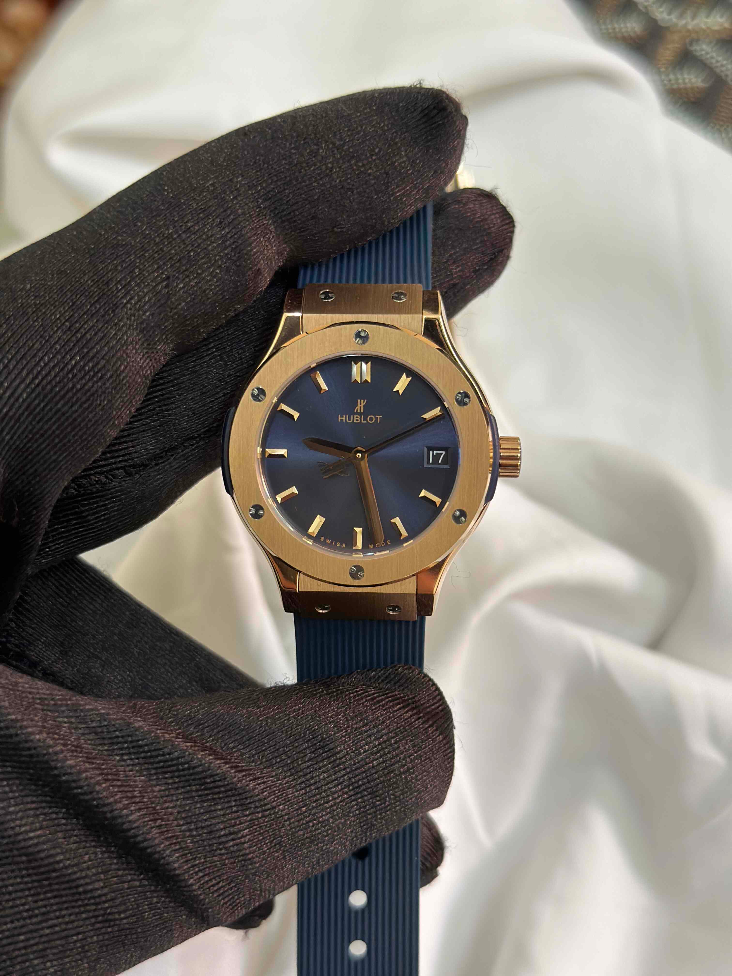 Hublot Classic Fusion Navy Blue Watch – 38mm Gold Case with Date Window