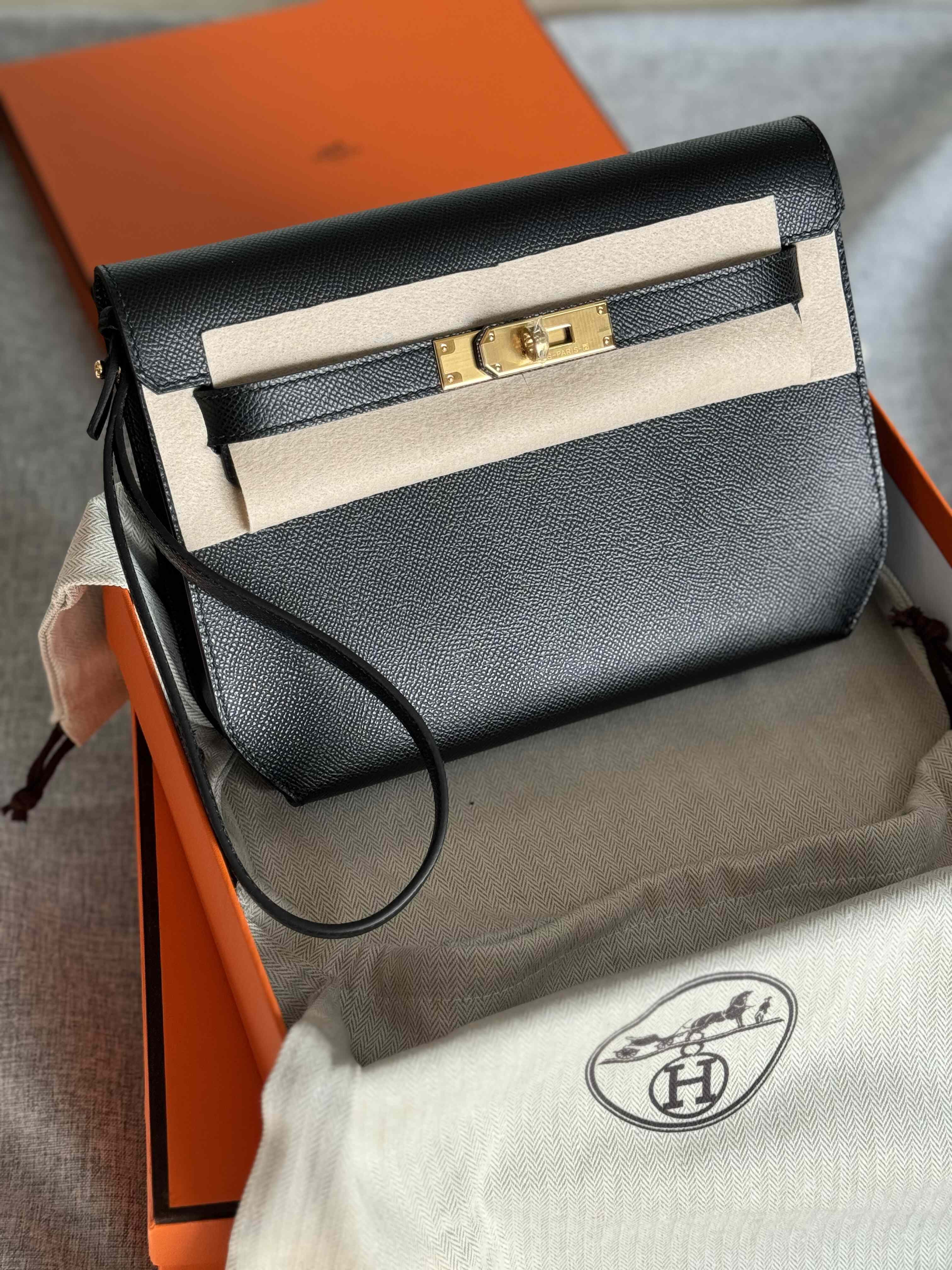 Hermès Kelly Depeche Epsom – Structured Sophistication in Every Detail