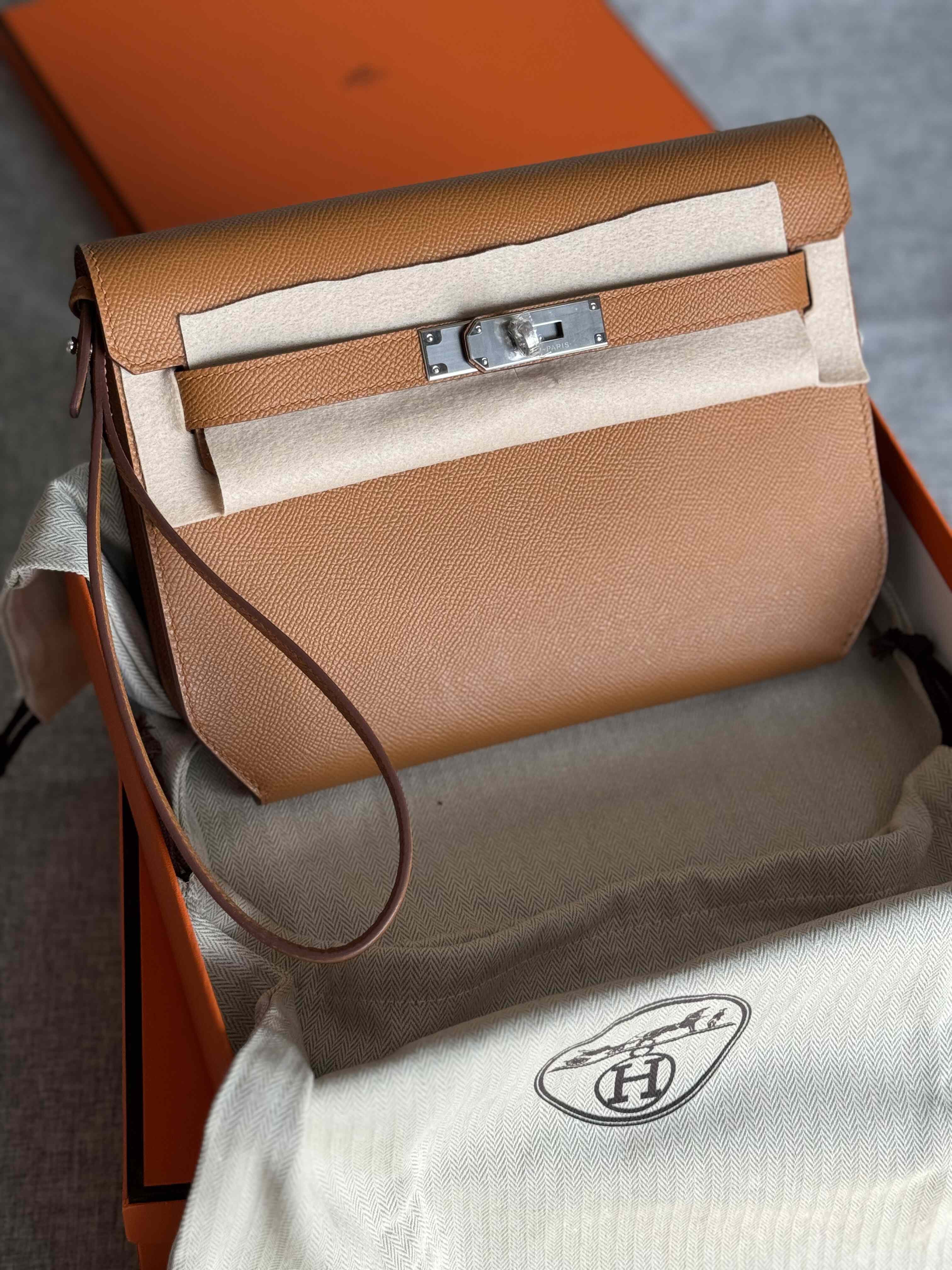 Hermès Kelly Depeche Epsom – Structured Sophistication in Every Detail