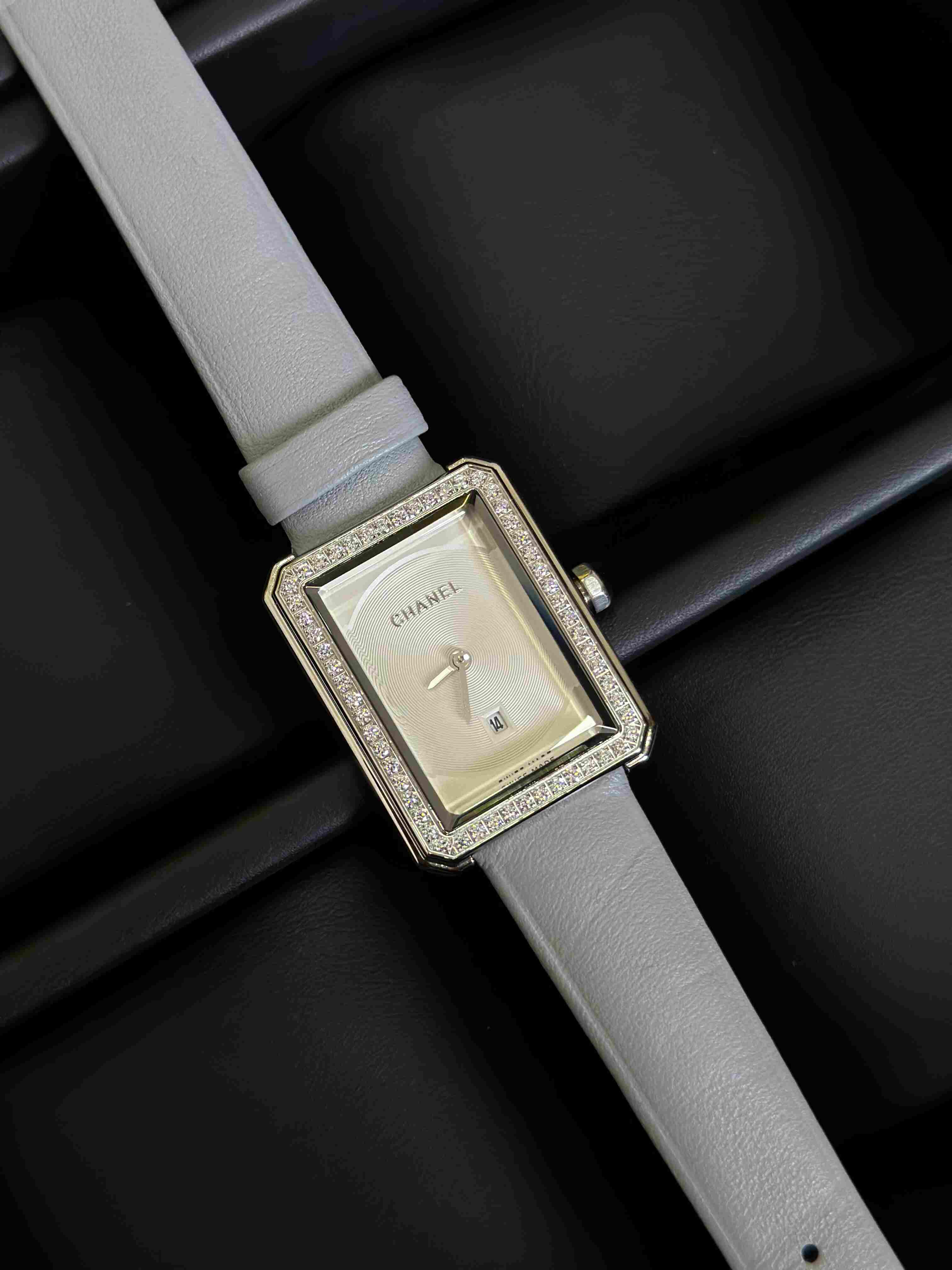 Chanel Boy·Friend Ladies Watch – Diamond Bezel & Leather Strap (Grey / Pink)