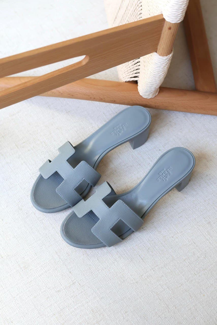Hermès Oasis Low Heel H Cut Sandal