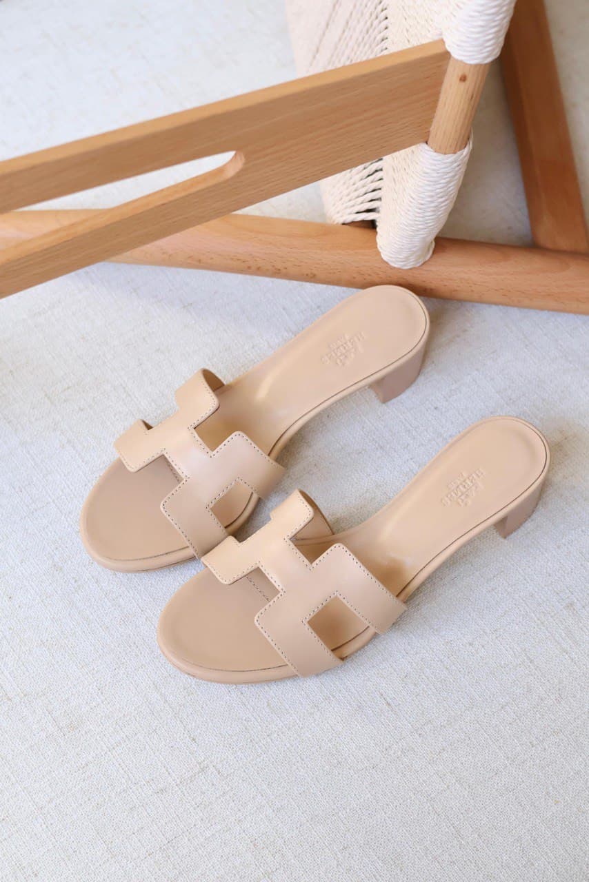 Hermès Oasis Low Heel H Cut Sandal