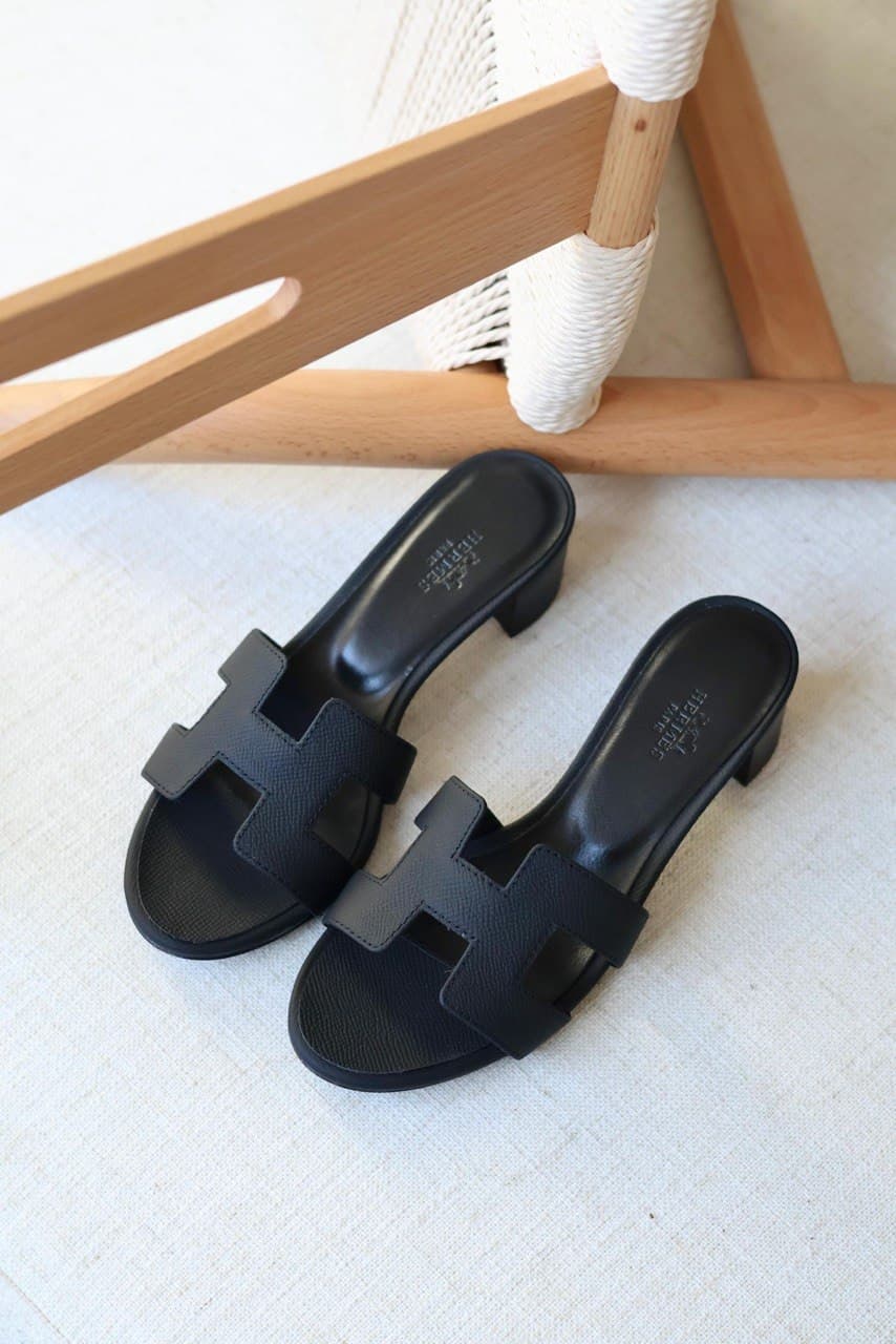 Hermès Oasis Low Heel H Cut Sandal