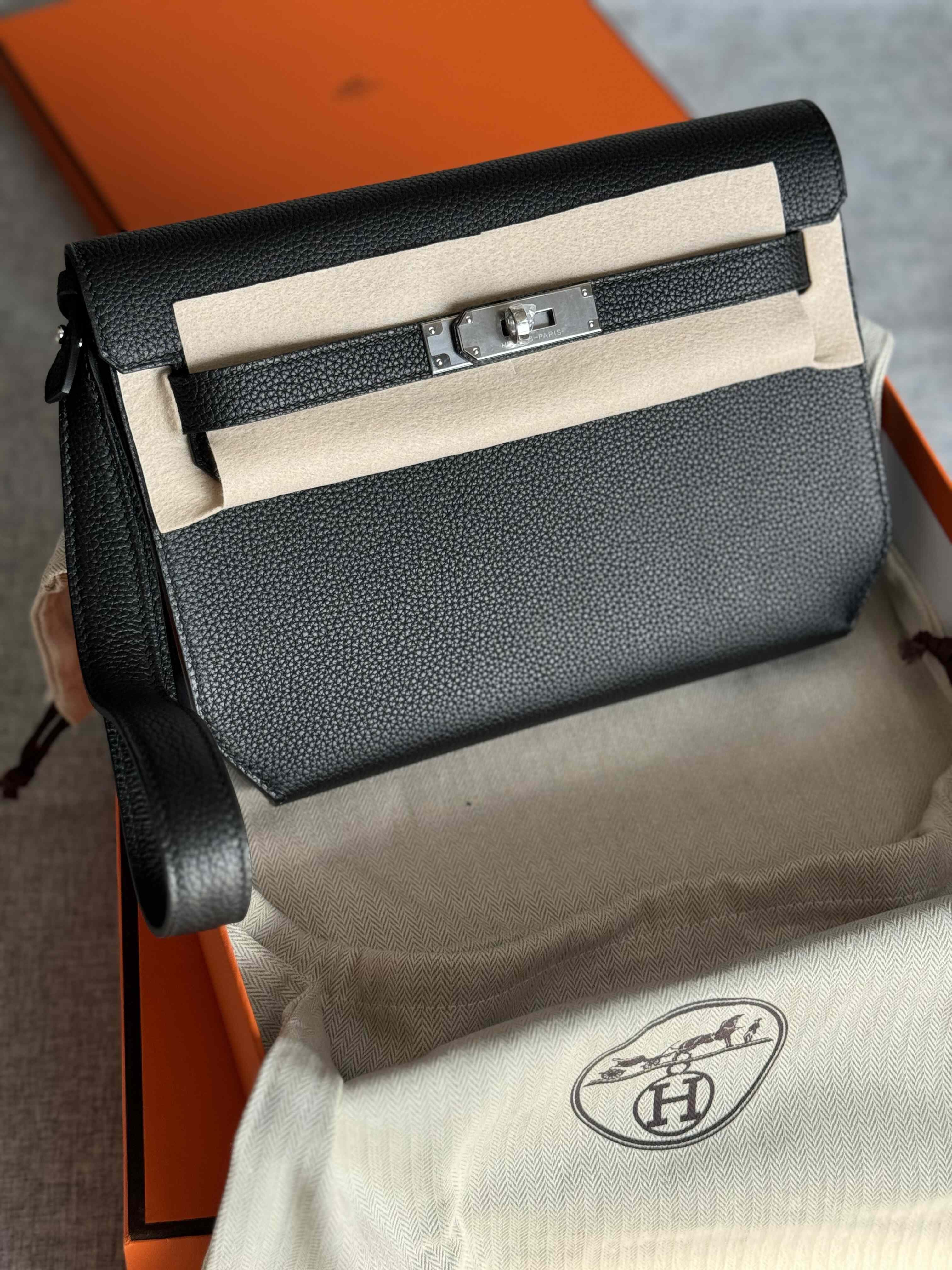 Hermès Kelly Depeche Togo – Classic Texture, Modern Power