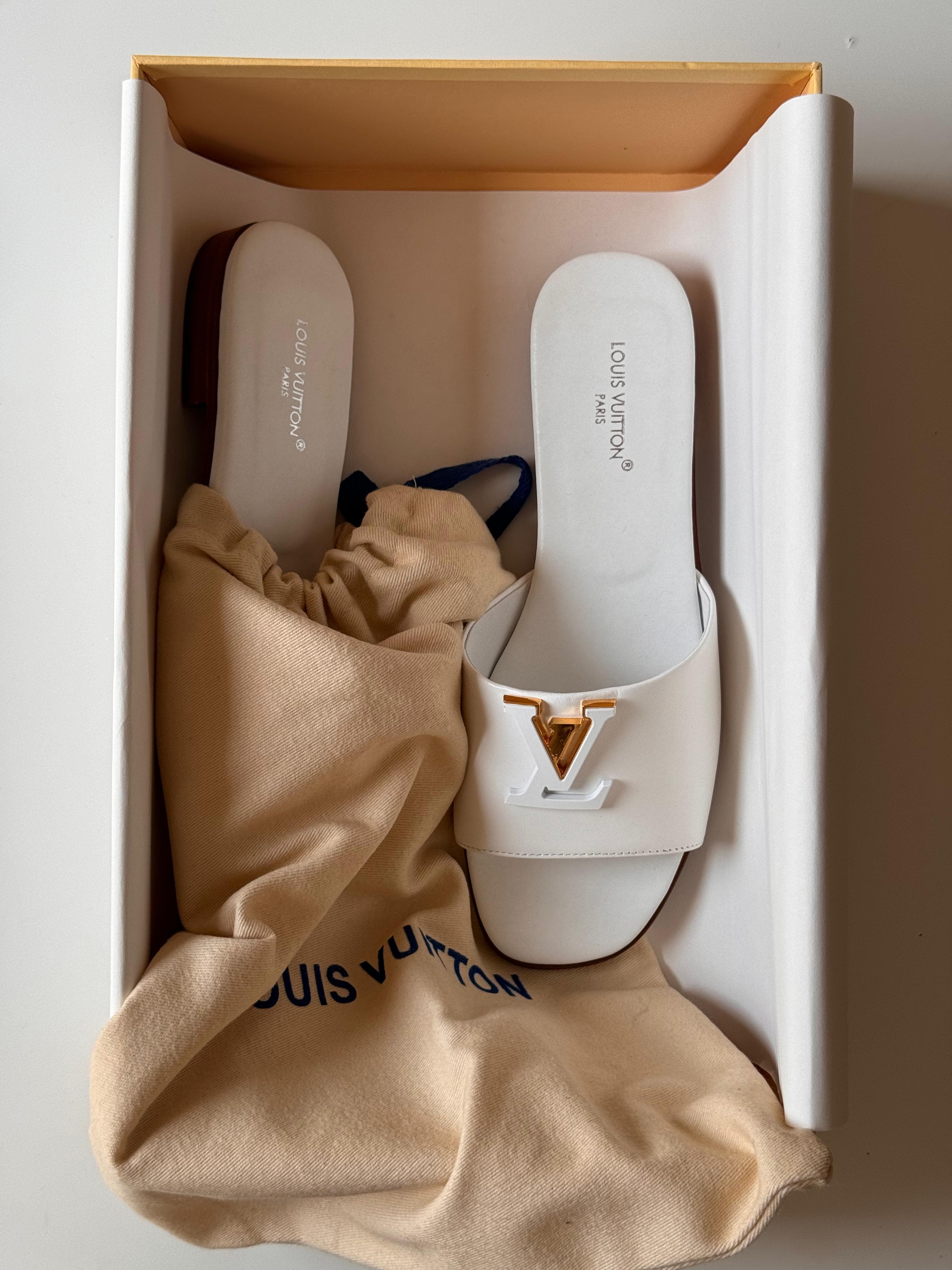 Louis Vuitton Women Sandals Flat