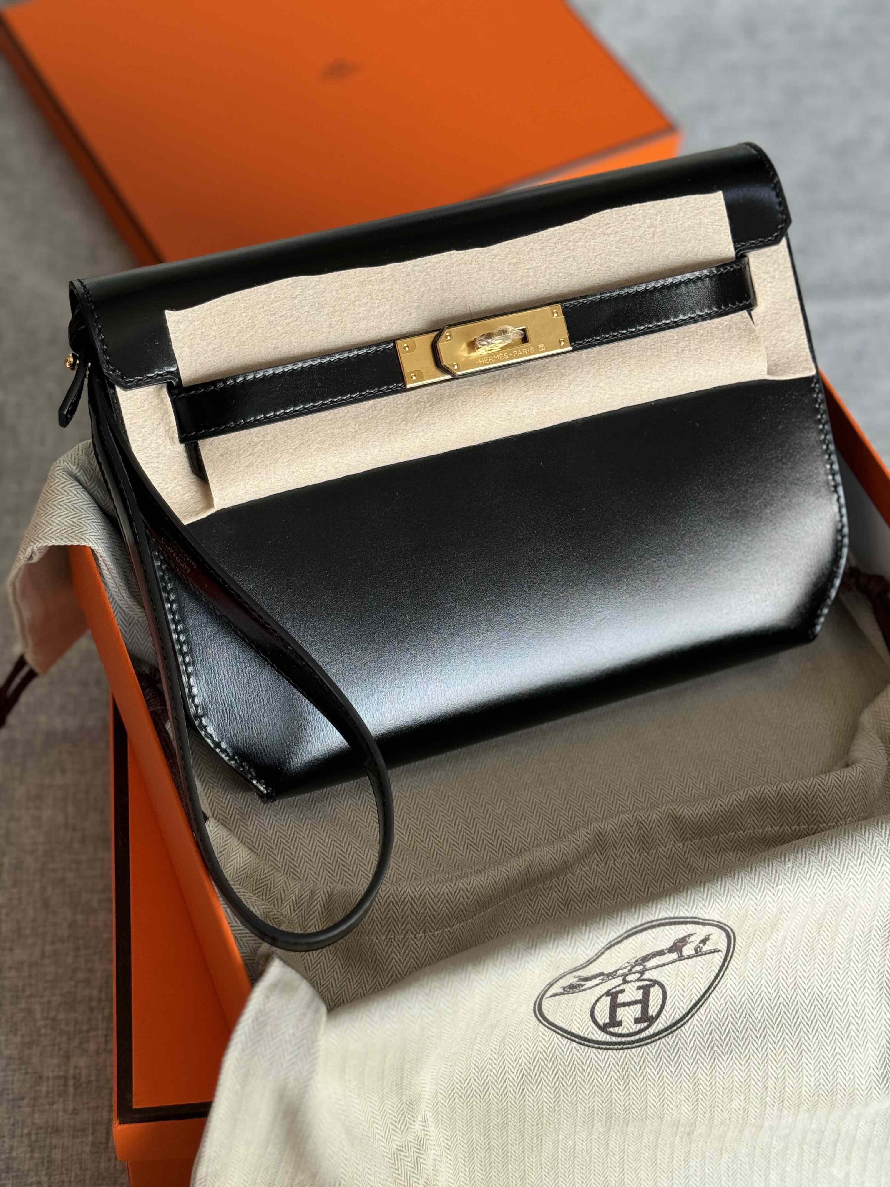 Hermès Kelly Depeche Box Calf – Heritage Brilliance in Motion