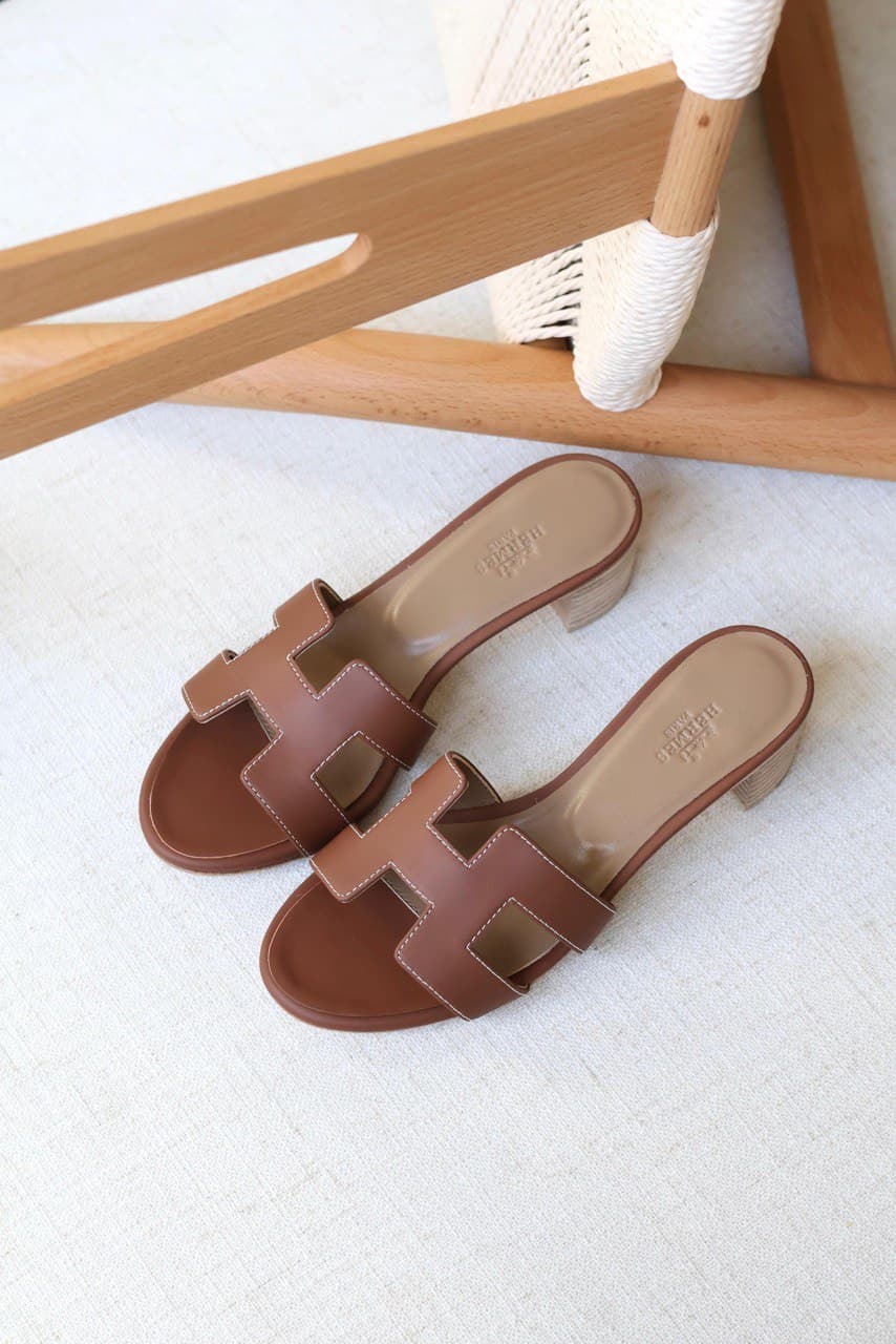 Hermès Oasis Low Heel H Cut Sandal