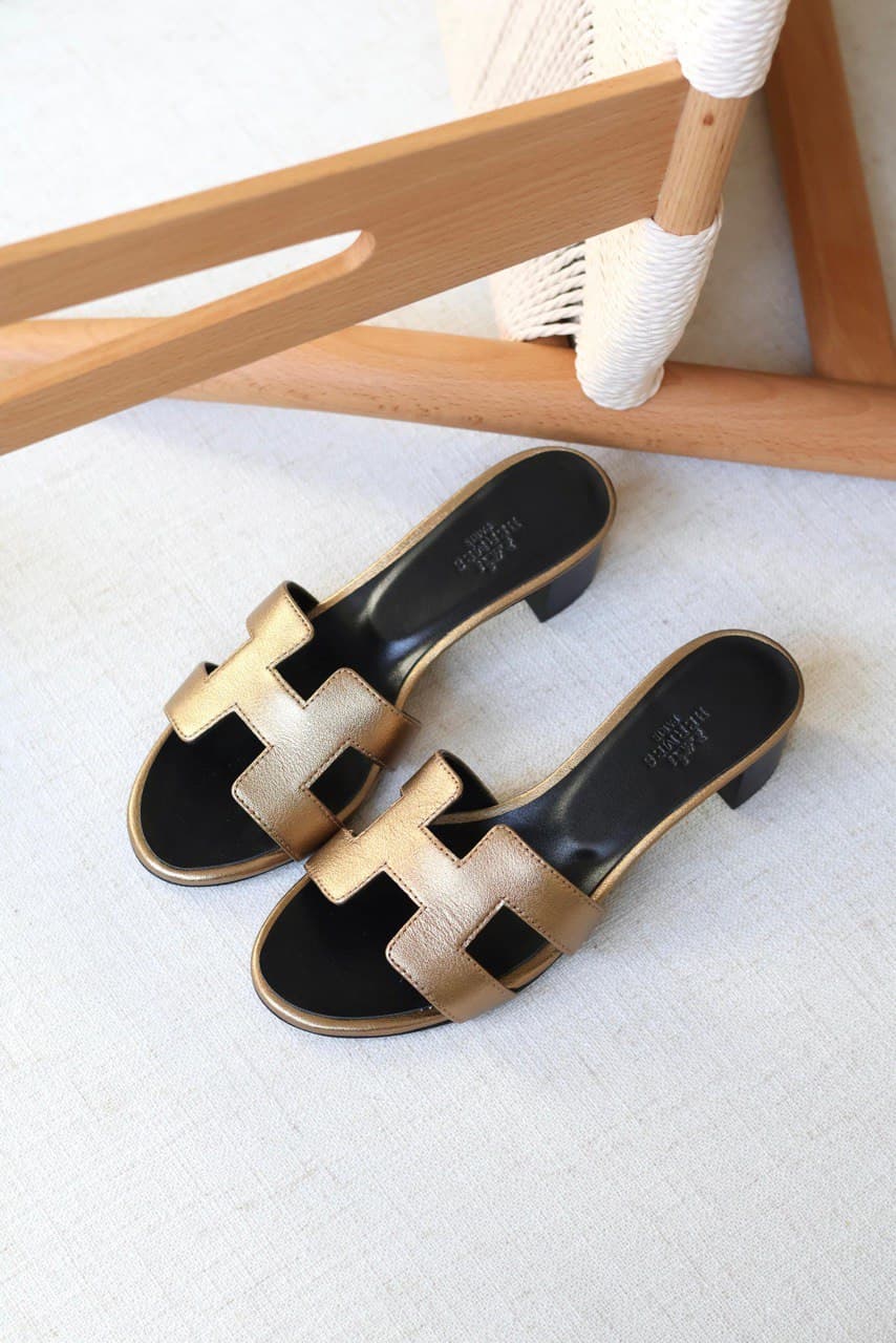 Hermès Oasis Low Heel H Cut Sandal – Crystal, Stitch, Canvas & Printed Editions