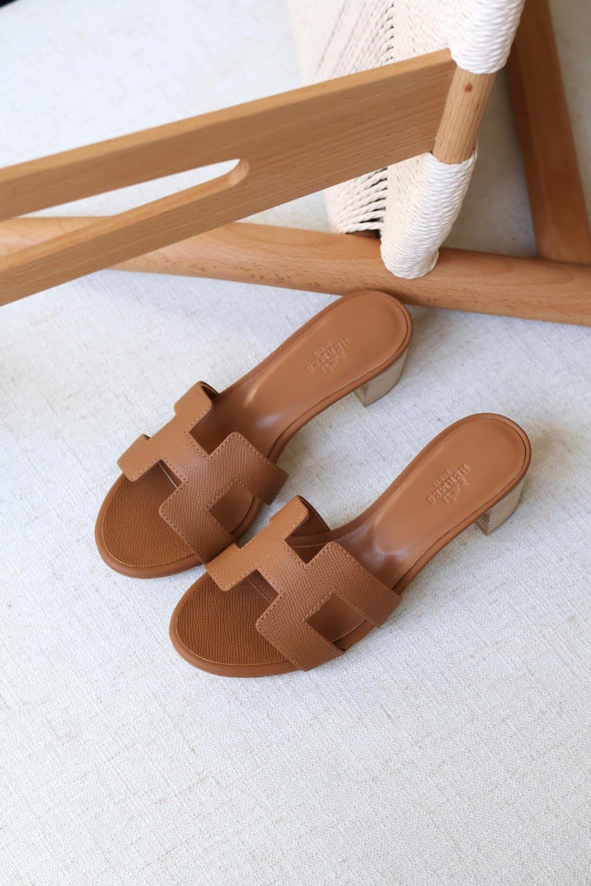 Hermès Oasis Low Heel H Cut Sandal
