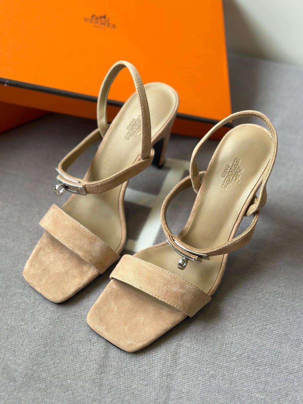 Hermès Glamour Sandal – High Heel Signature Edition