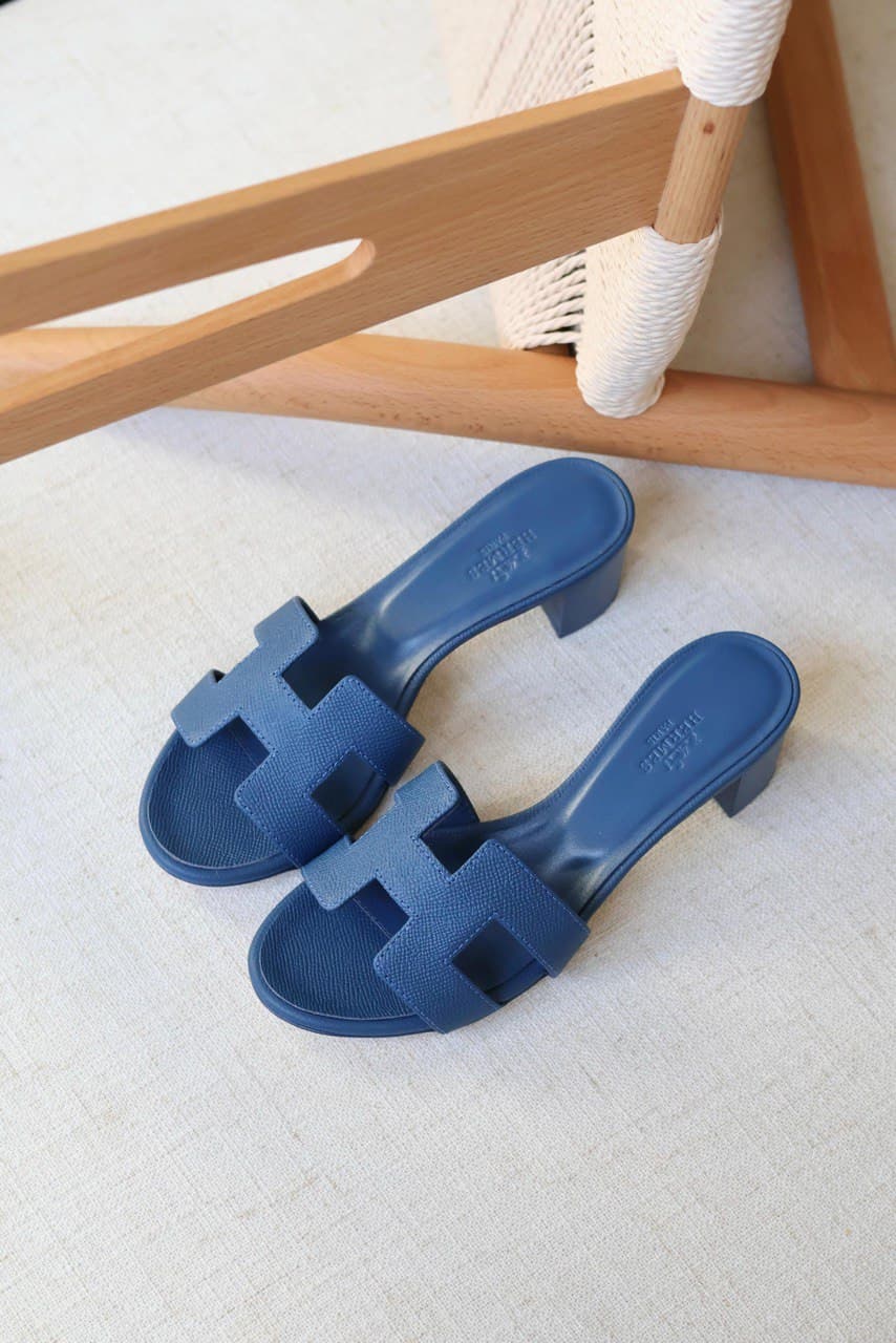 Hermès Oasis Low Heel H Cut Sandal