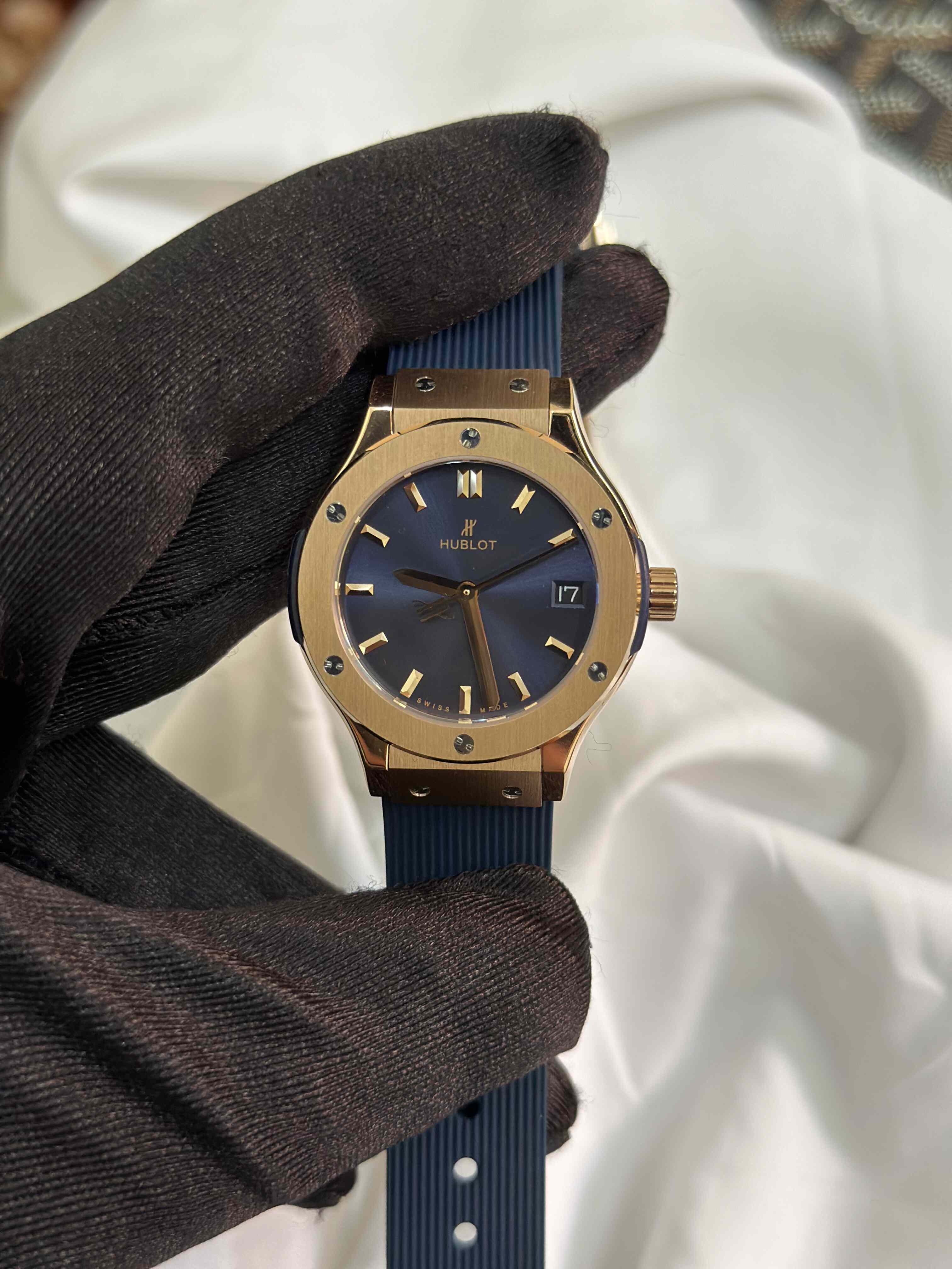 Hublot Classic Fusion Navy Blue Watch – 38mm Gold Case with Date Window
