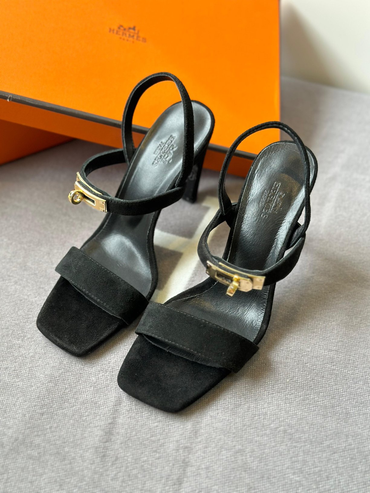 Hermès Glamour Sandal – High Heel Signature Edition