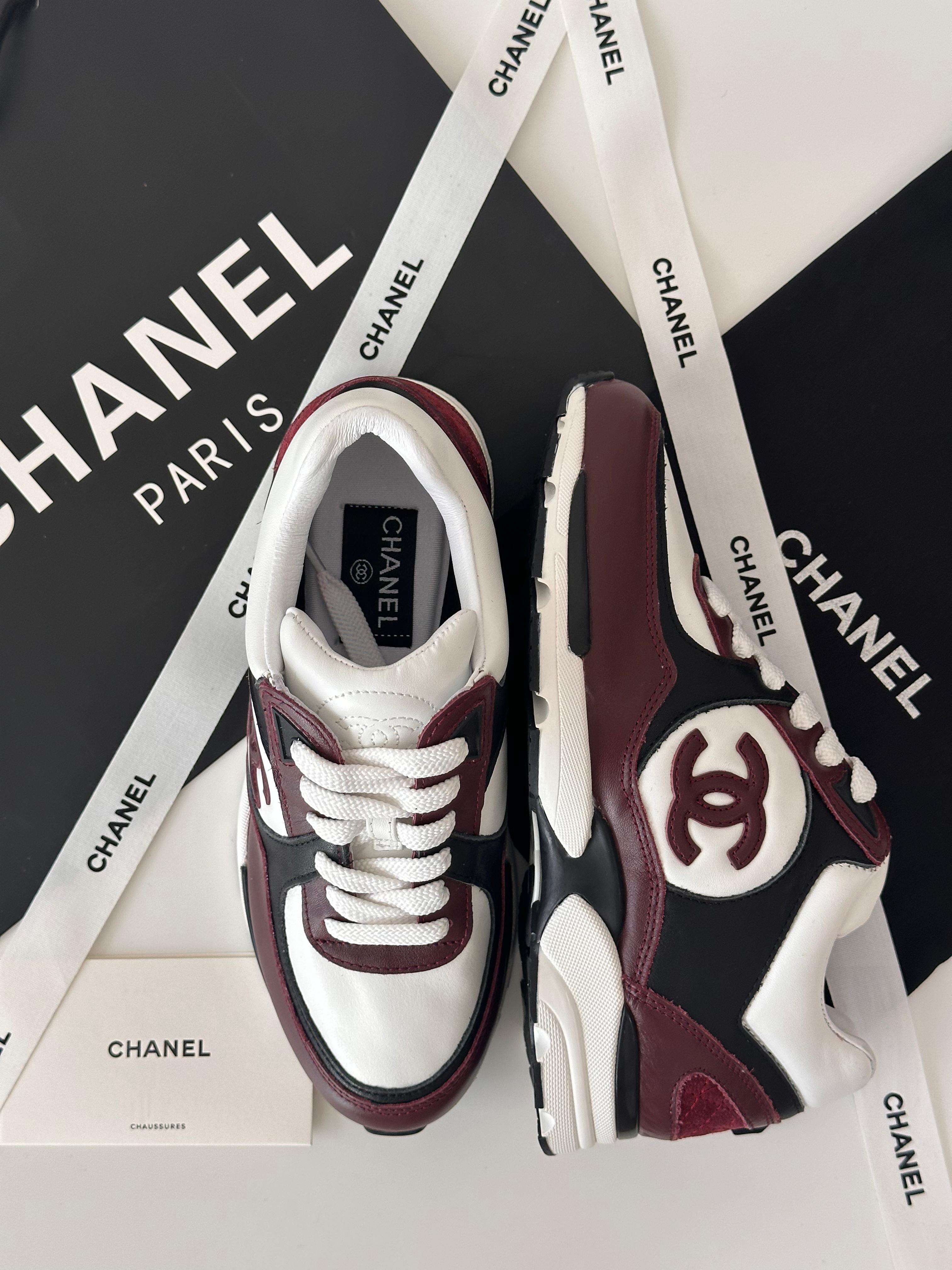 CHANEL Sneakers