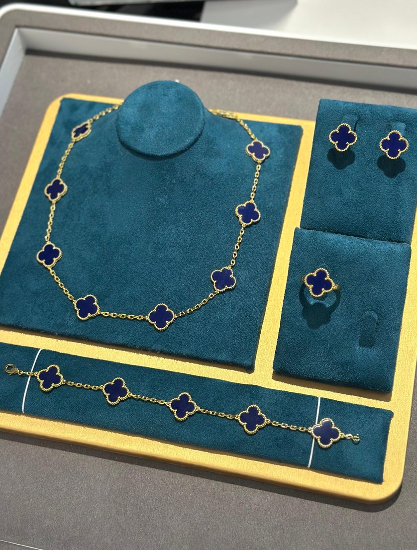 Van Cleef & Arpels Alhambra