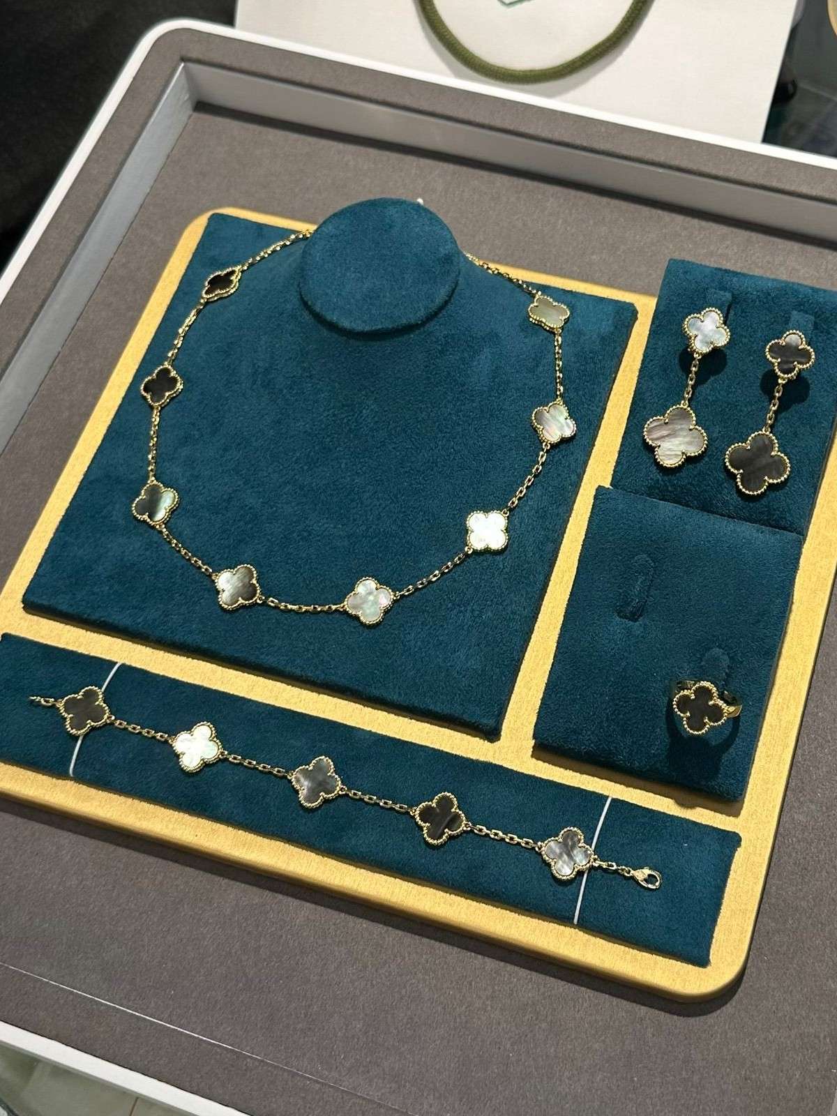 Van Cleef & Arpels Alhambra