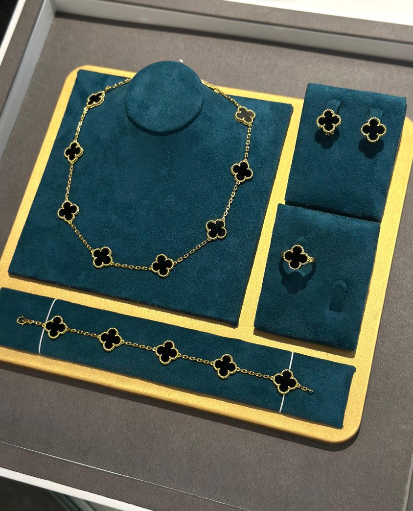 Van Cleef & Arpels Alhambra
