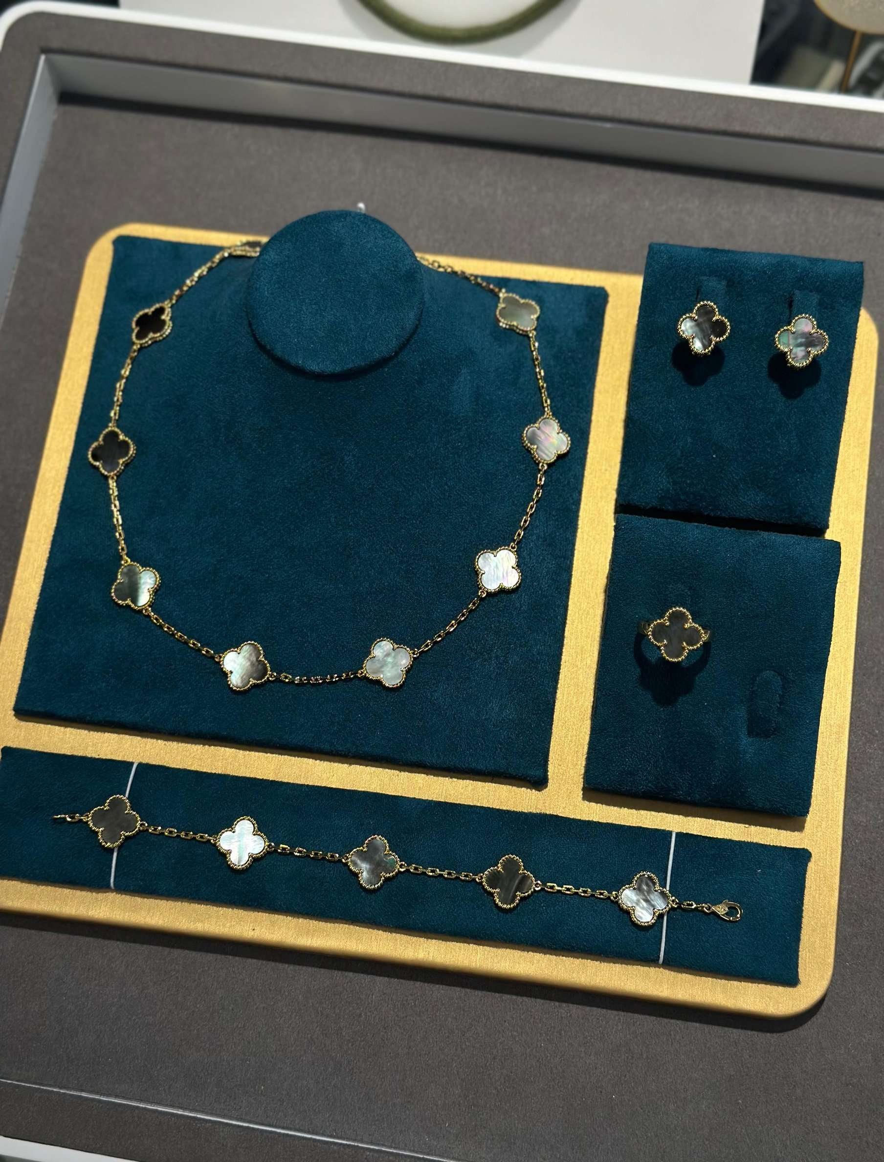 Van Cleef & Arpels Alhambra
