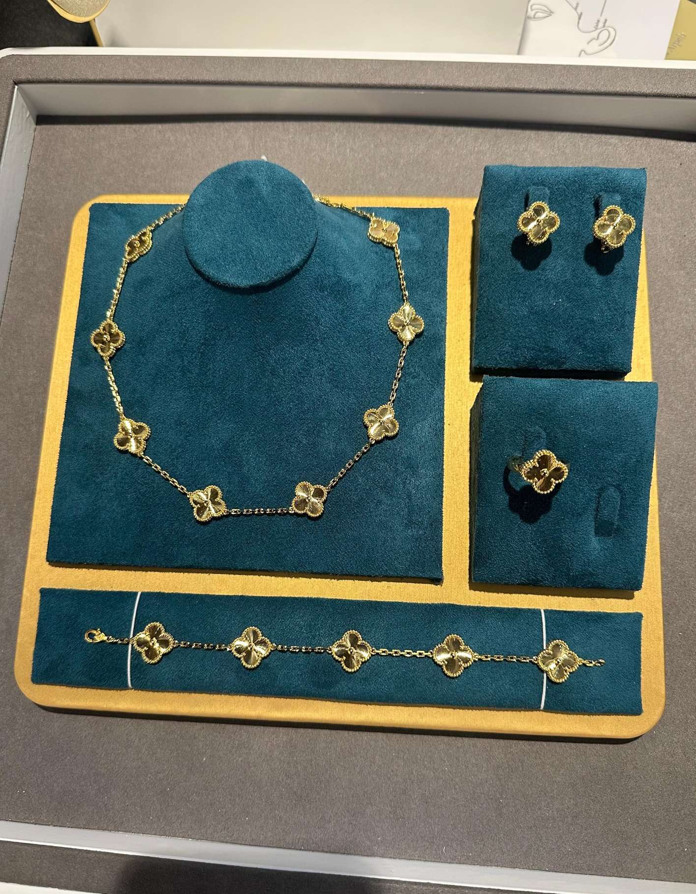 Van Cleef & Arpels Alhambra
