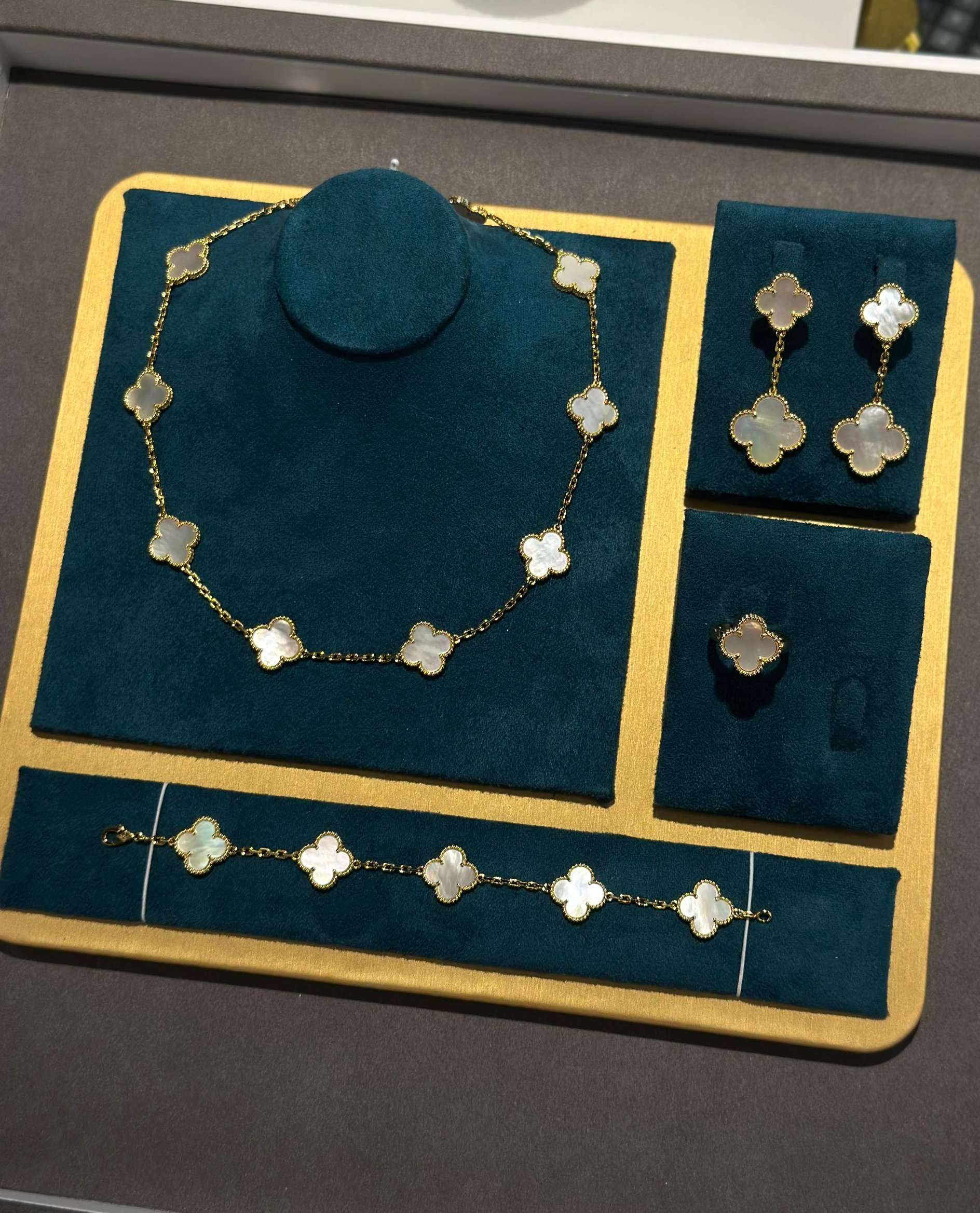 Van Cleef & Arpels Alhambra