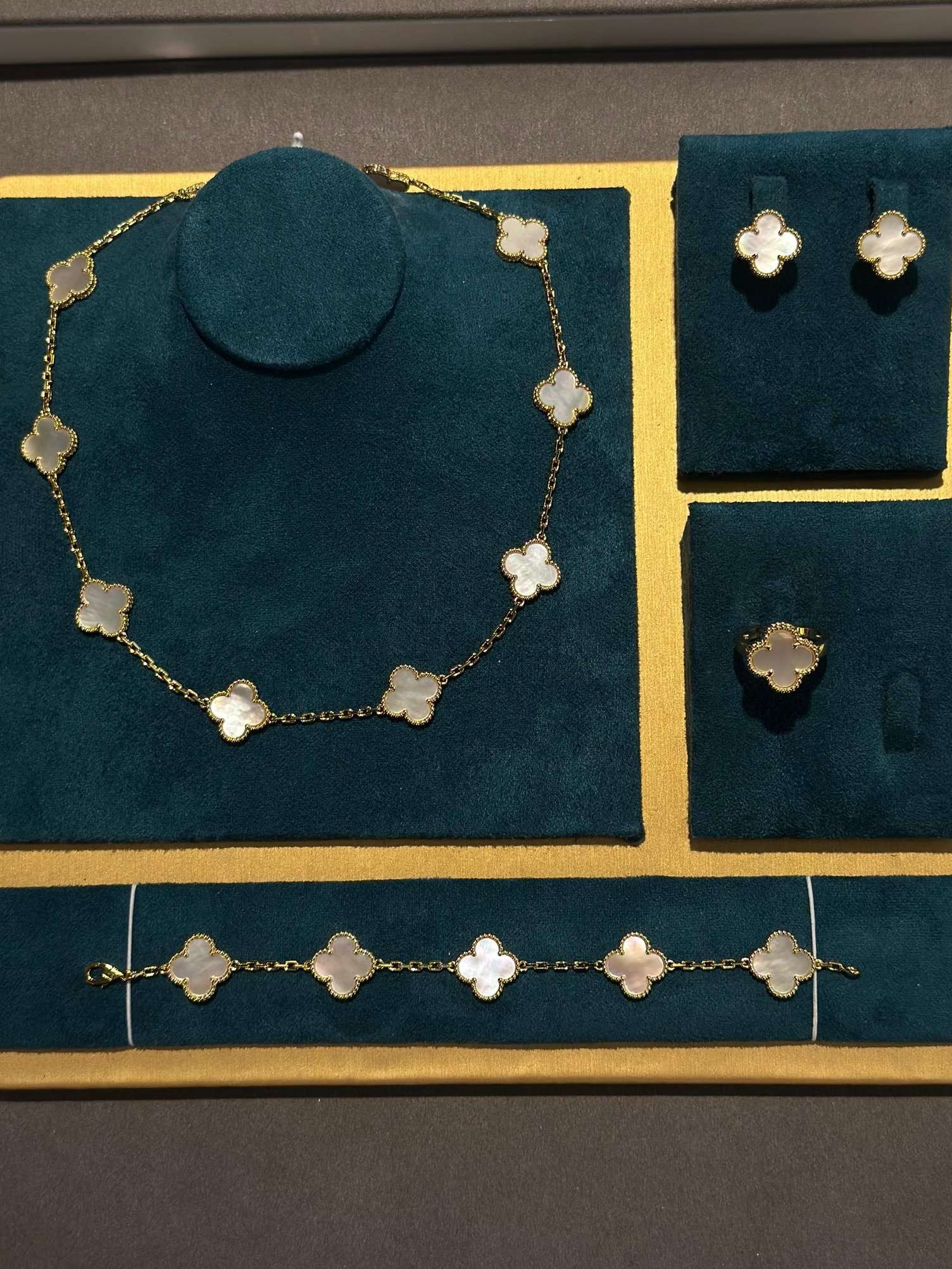 Van Cleef & Arpels Alhambra