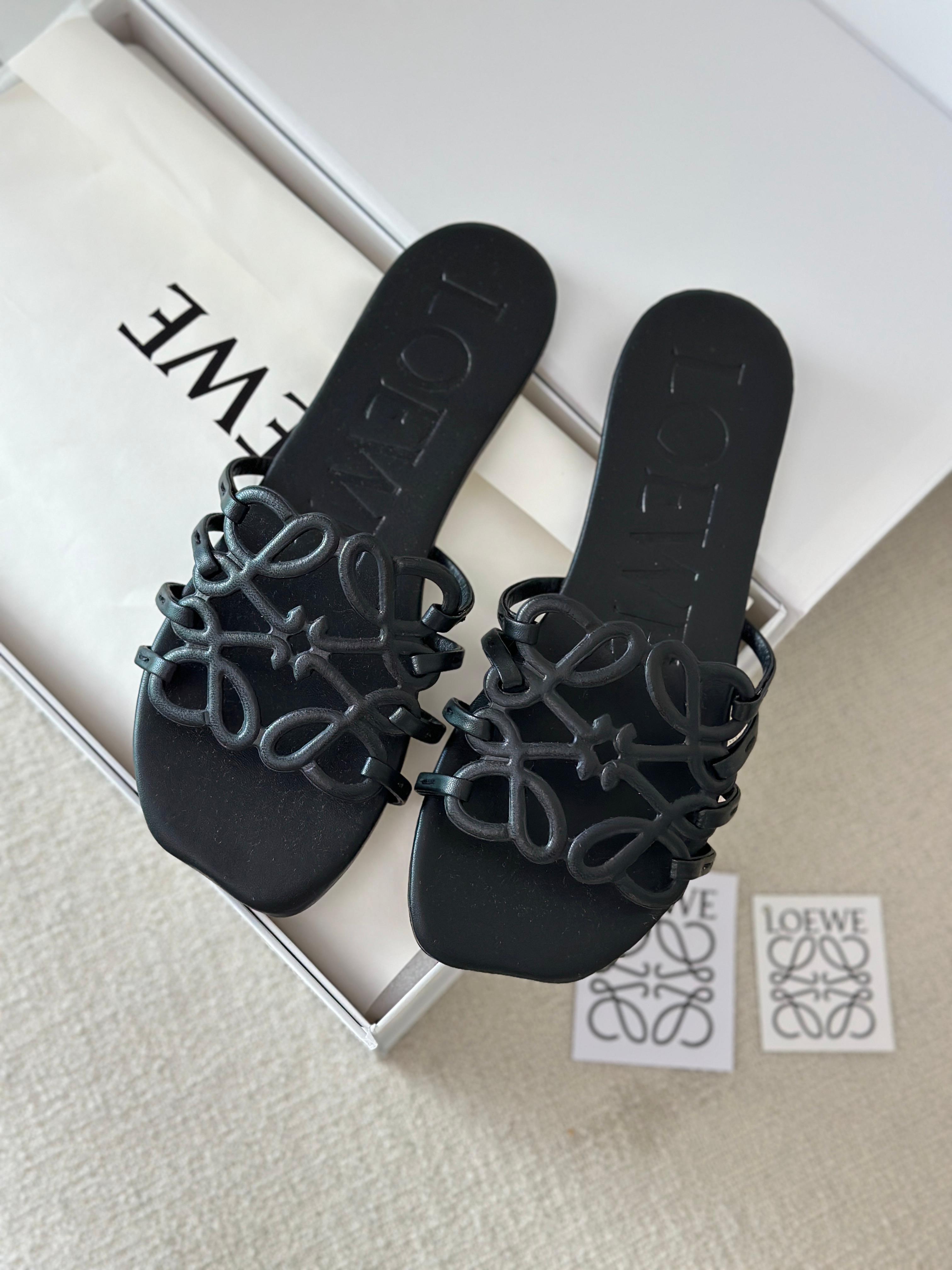 Loewe Petal Anagram Slides