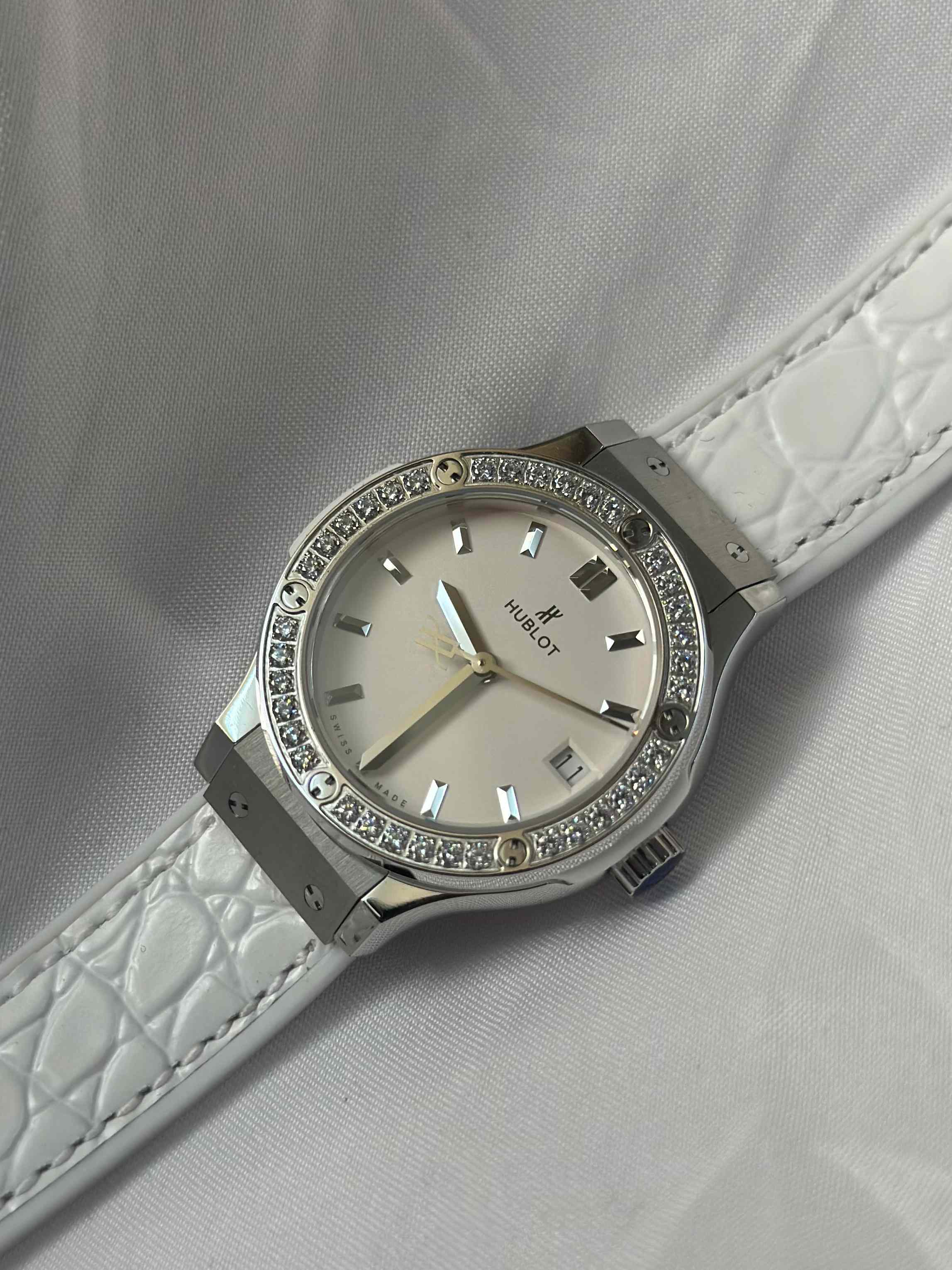 Hublot Classic Fusion White Watch – Gold & Silver Case Collection (38mm)