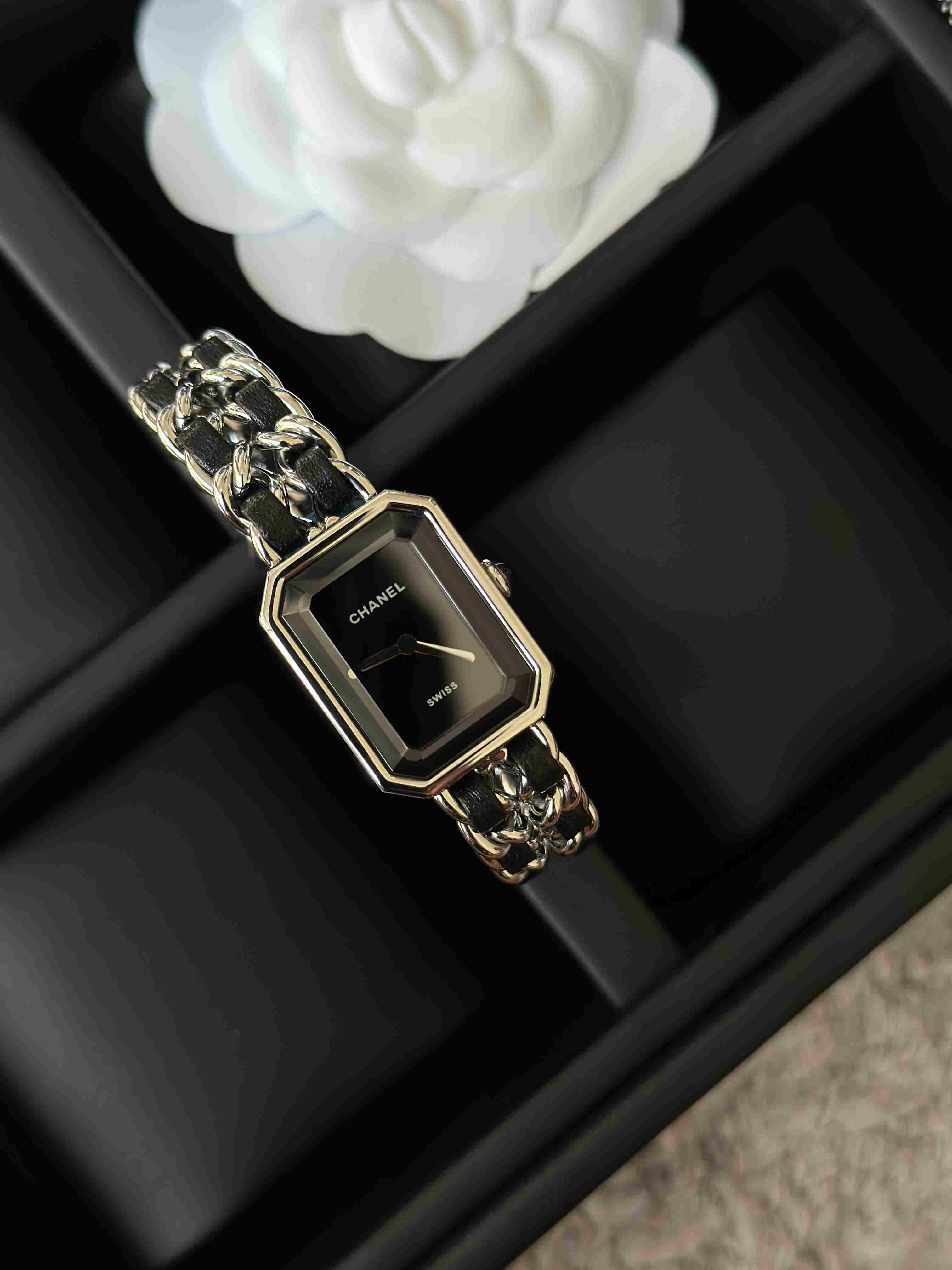 Chanel Première Gold Chain Watch – Black Dial Luxury Edition