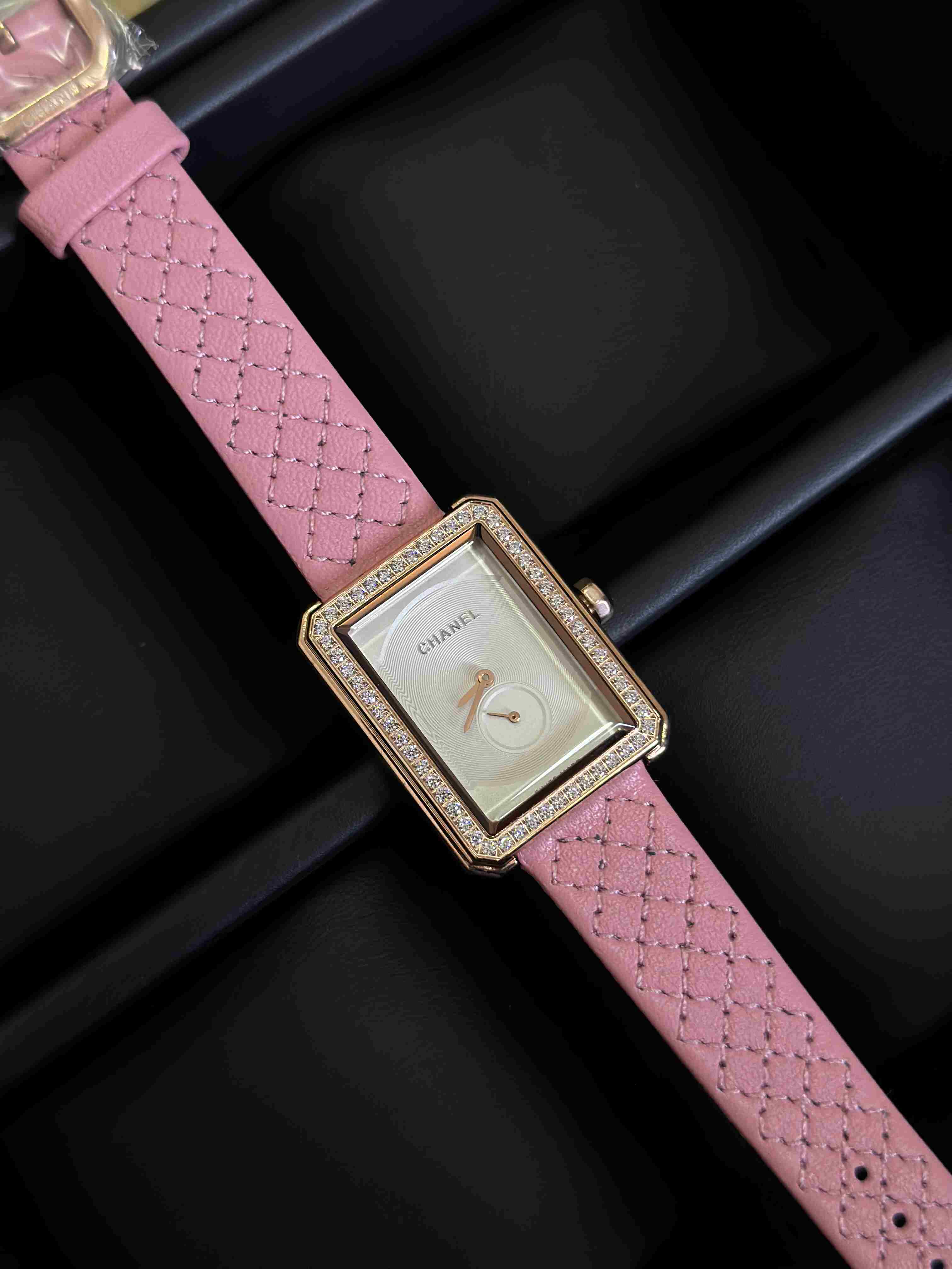 Chanel Boy·Friend Ladies Watch – Diamond Bezel & Leather Strap (Grey / Pink)