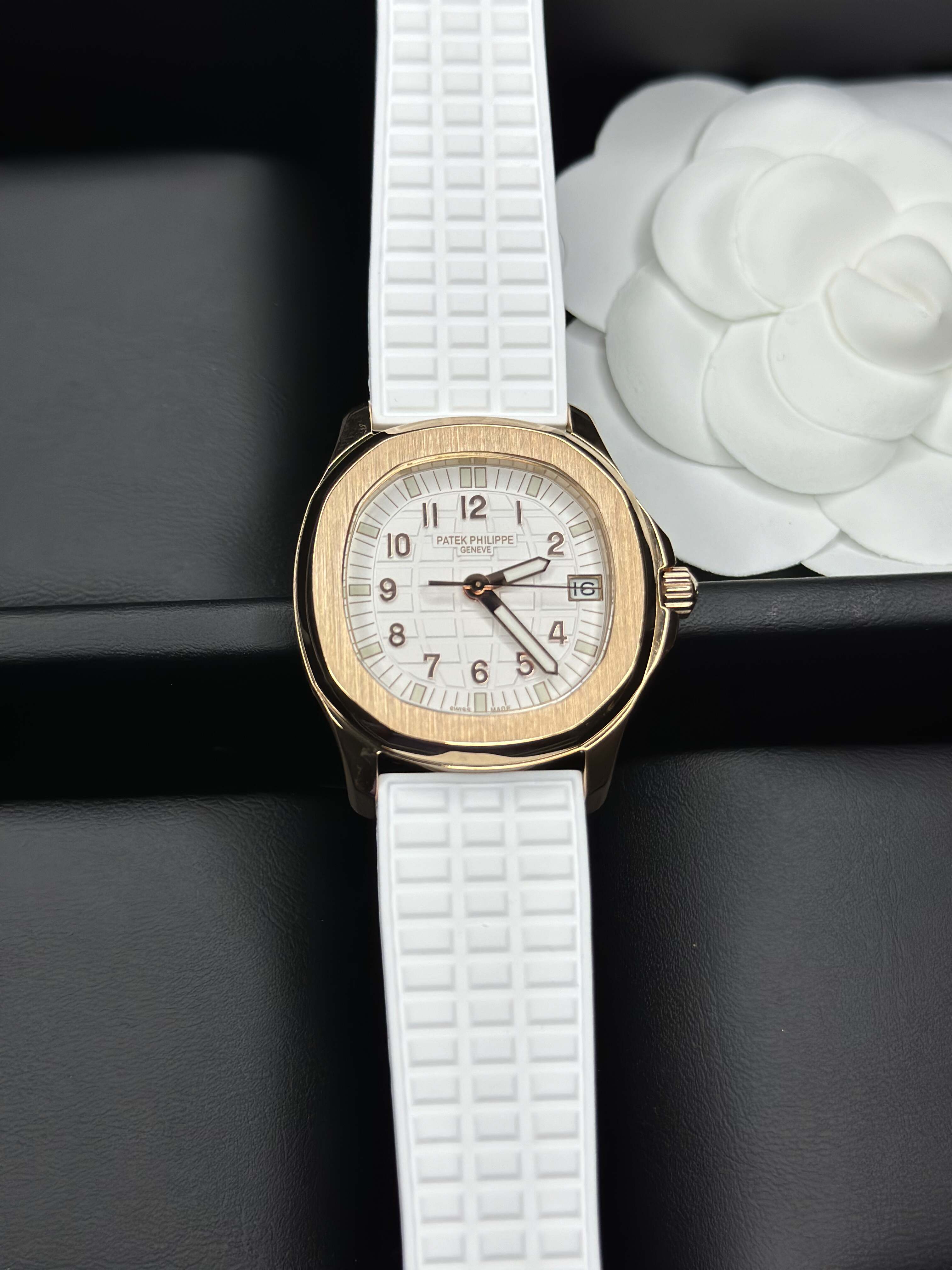 Patek Philippe Aquanaut Ladies Collection – 35.6mm Rubber Strap (With & Without Diamonds)